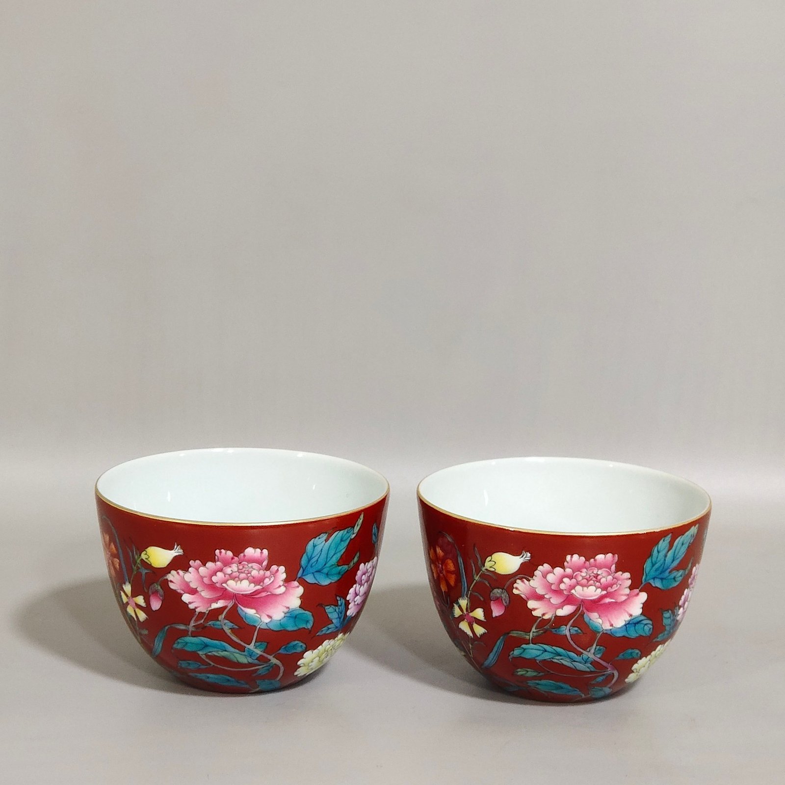 Qing Dynasty Yongzheng enamel chili red flower cup