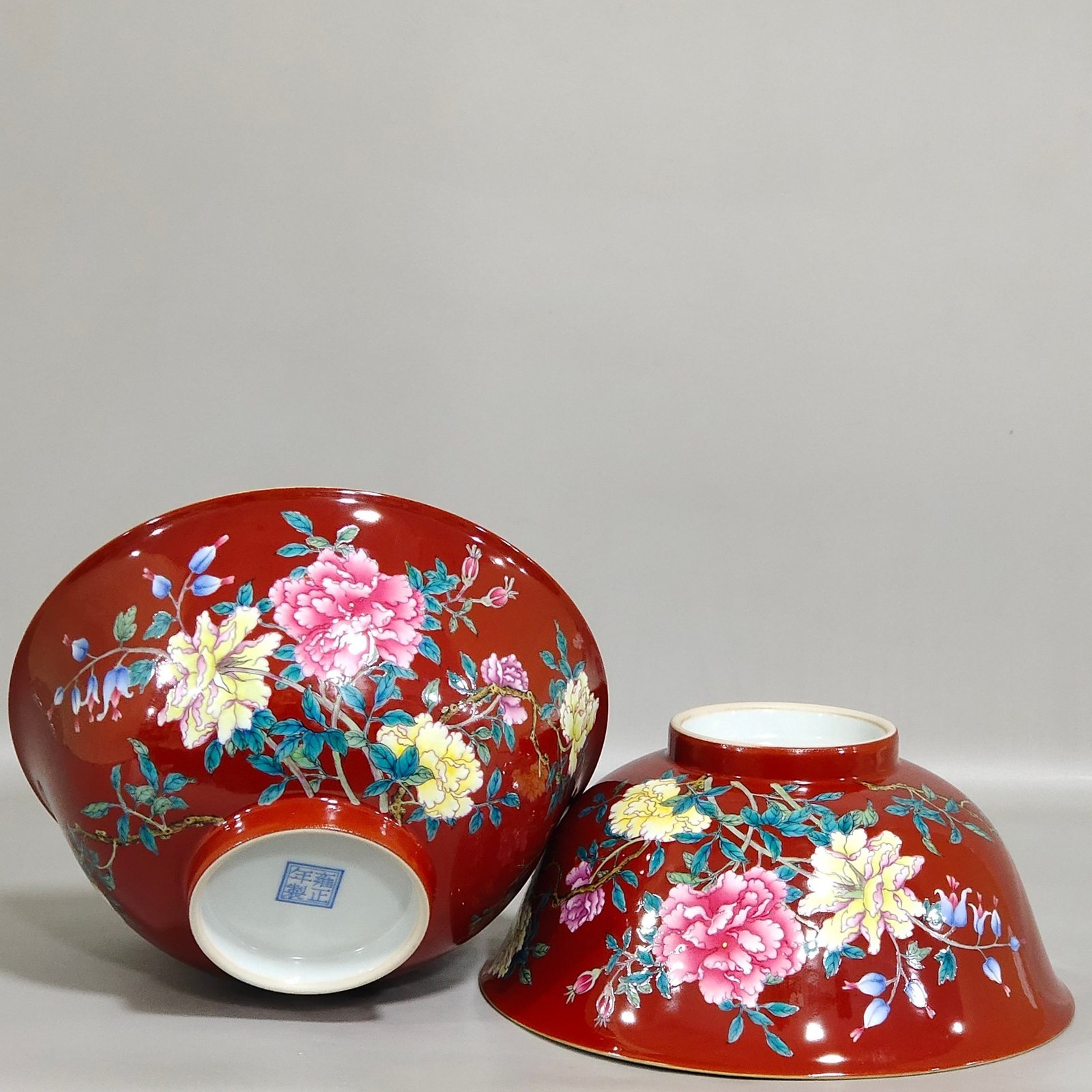 Qing Dynasty Yongzheng enamel chili red flower poem bowl