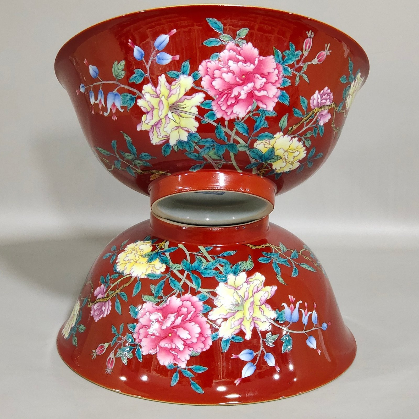 Qing Dynasty Yongzheng enamel chili red flower poem bowl