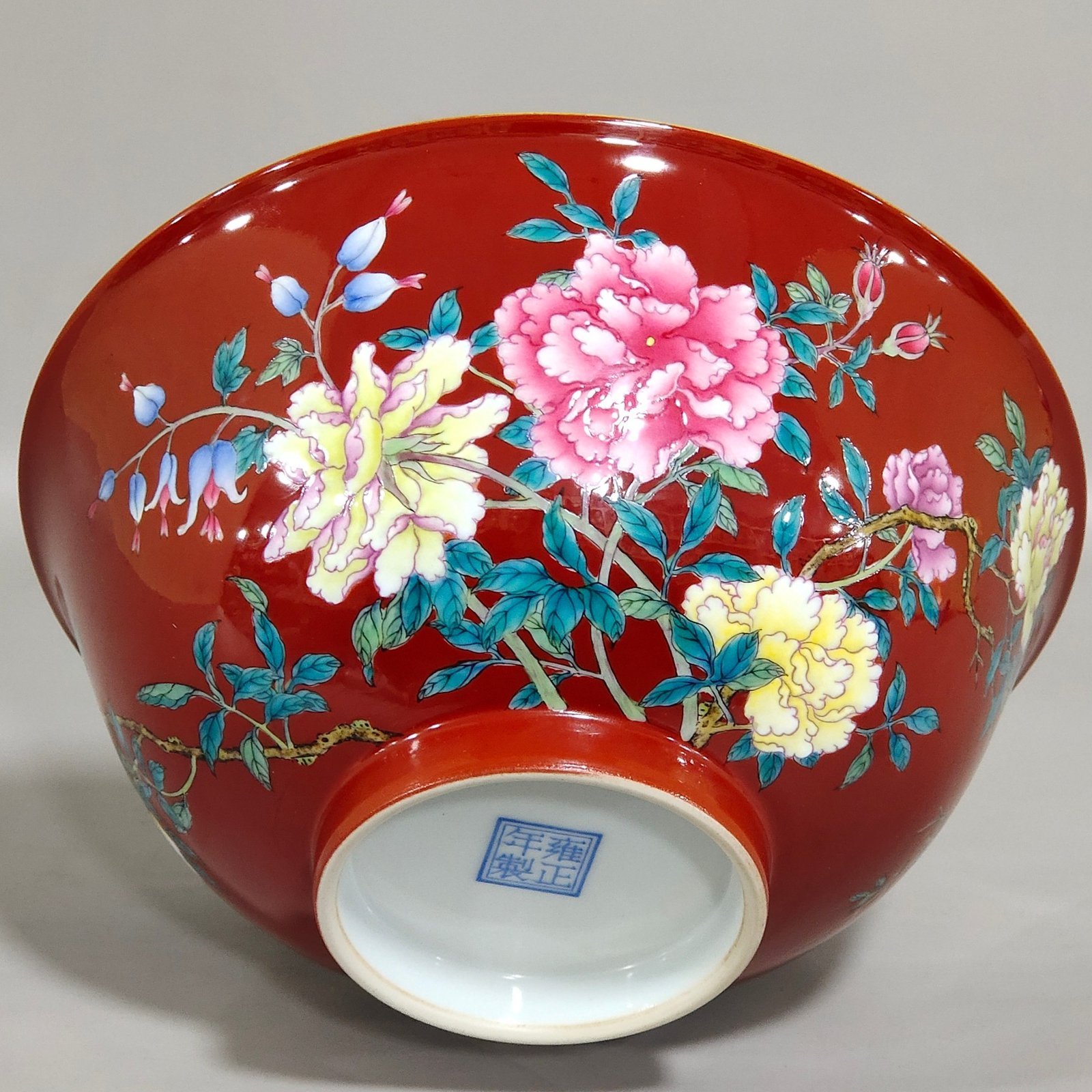 Qing Dynasty Yongzheng enamel chili red flower poem bowl