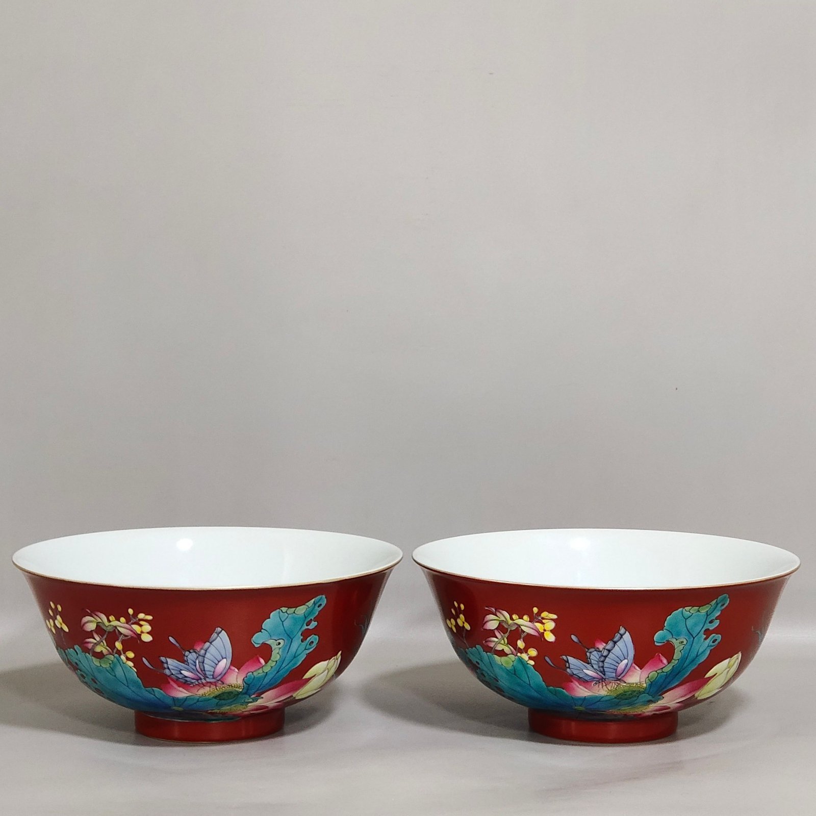 Qing Dynasty Yongzheng enamel red pepper red lotus poem bowl