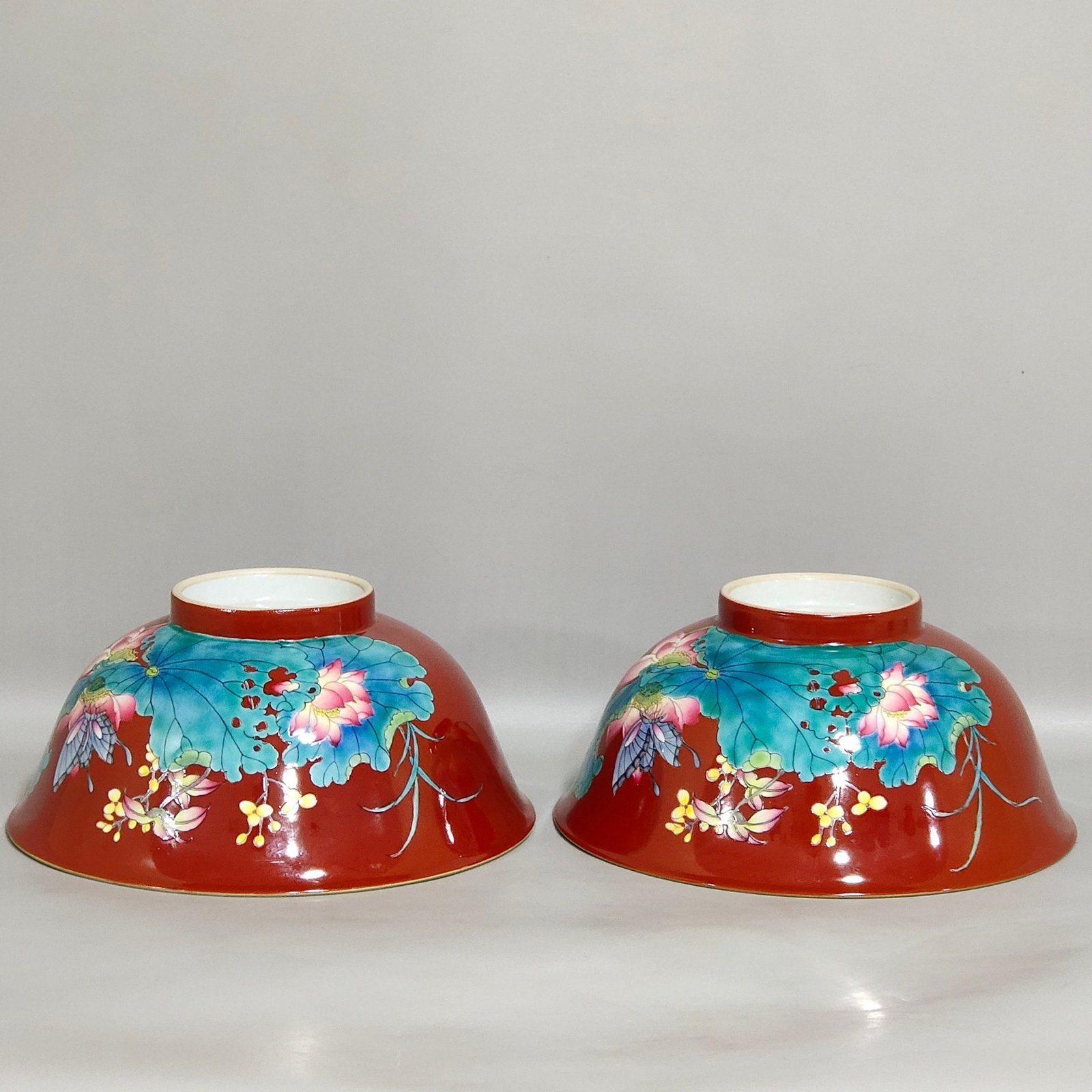 Qing Dynasty Yongzheng enamel red pepper red lotus poem bowl