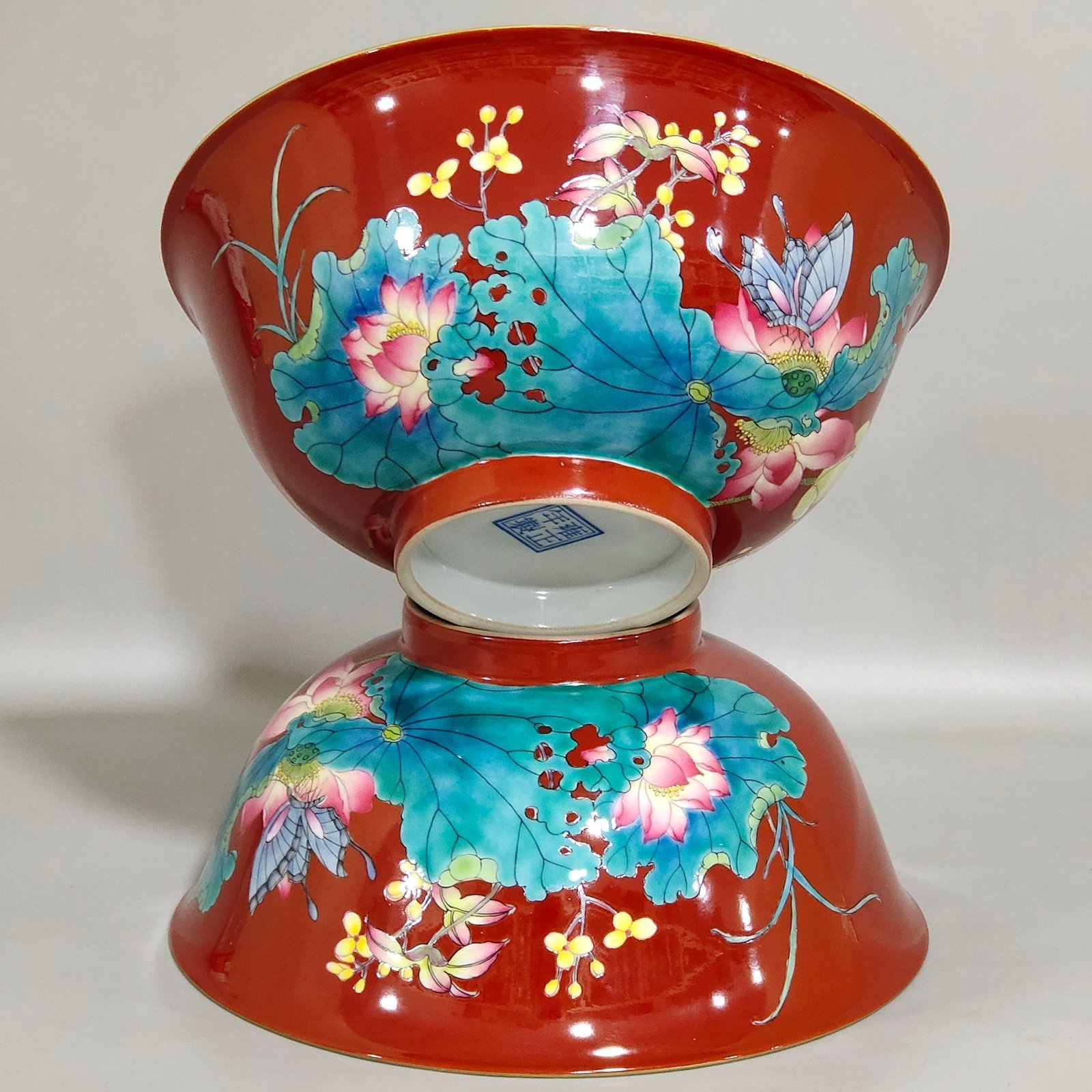 Qing Dynasty Yongzheng enamel red pepper red lotus poem bowl