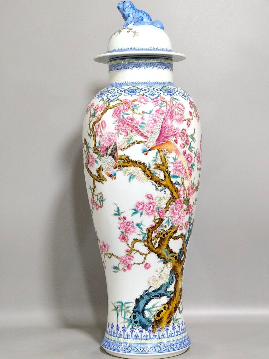 Qing Dynasty Yongzheng enamel parrot peach blossom lid jar