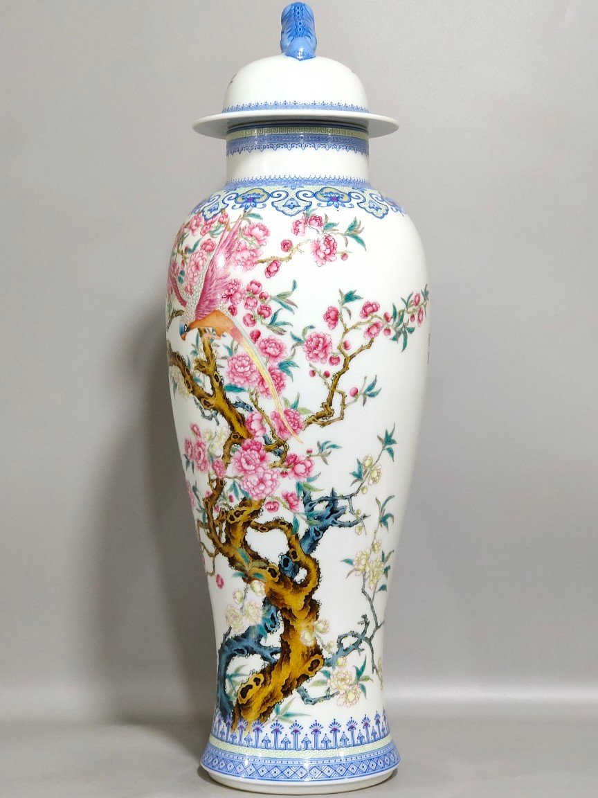 Qing Dynasty Yongzheng enamel parrot peach blossom lid jar