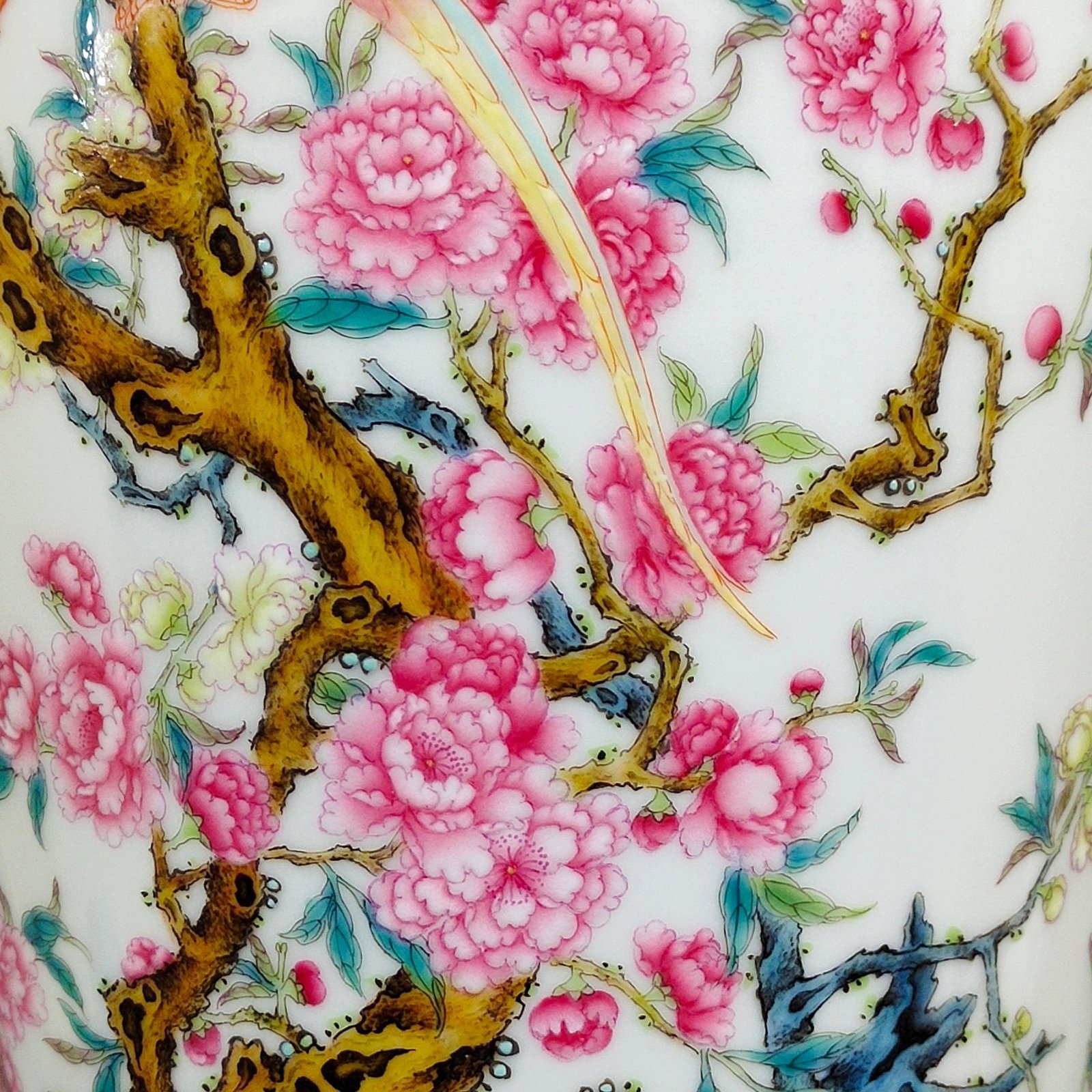 Qing Dynasty Yongzheng enamel parrot peach blossom lid jar
