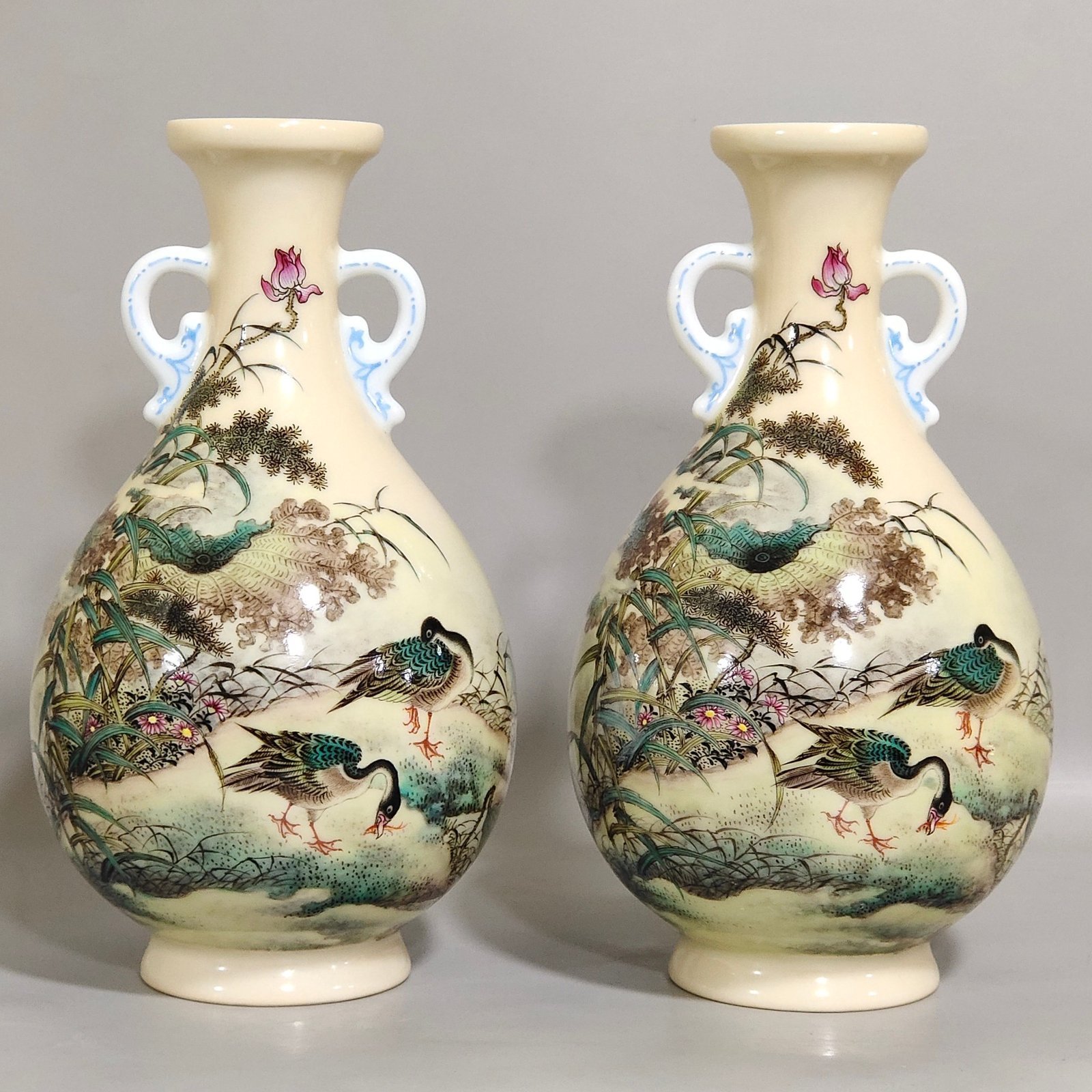Qing Dynasty Yongzheng enamel yellow glaze double eared jade pot spring vase