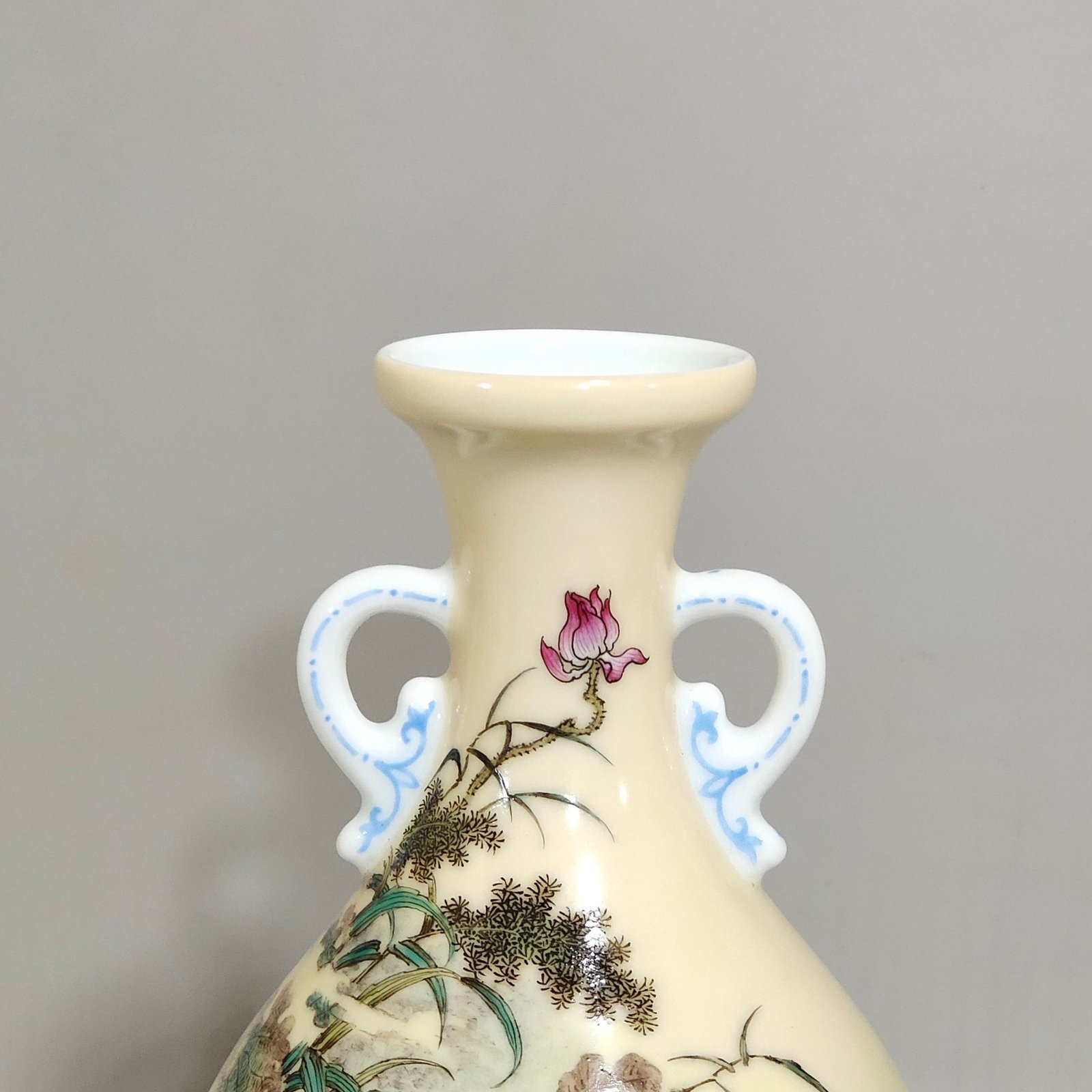 Qing Dynasty Yongzheng enamel yellow glaze double eared jade pot spring vase