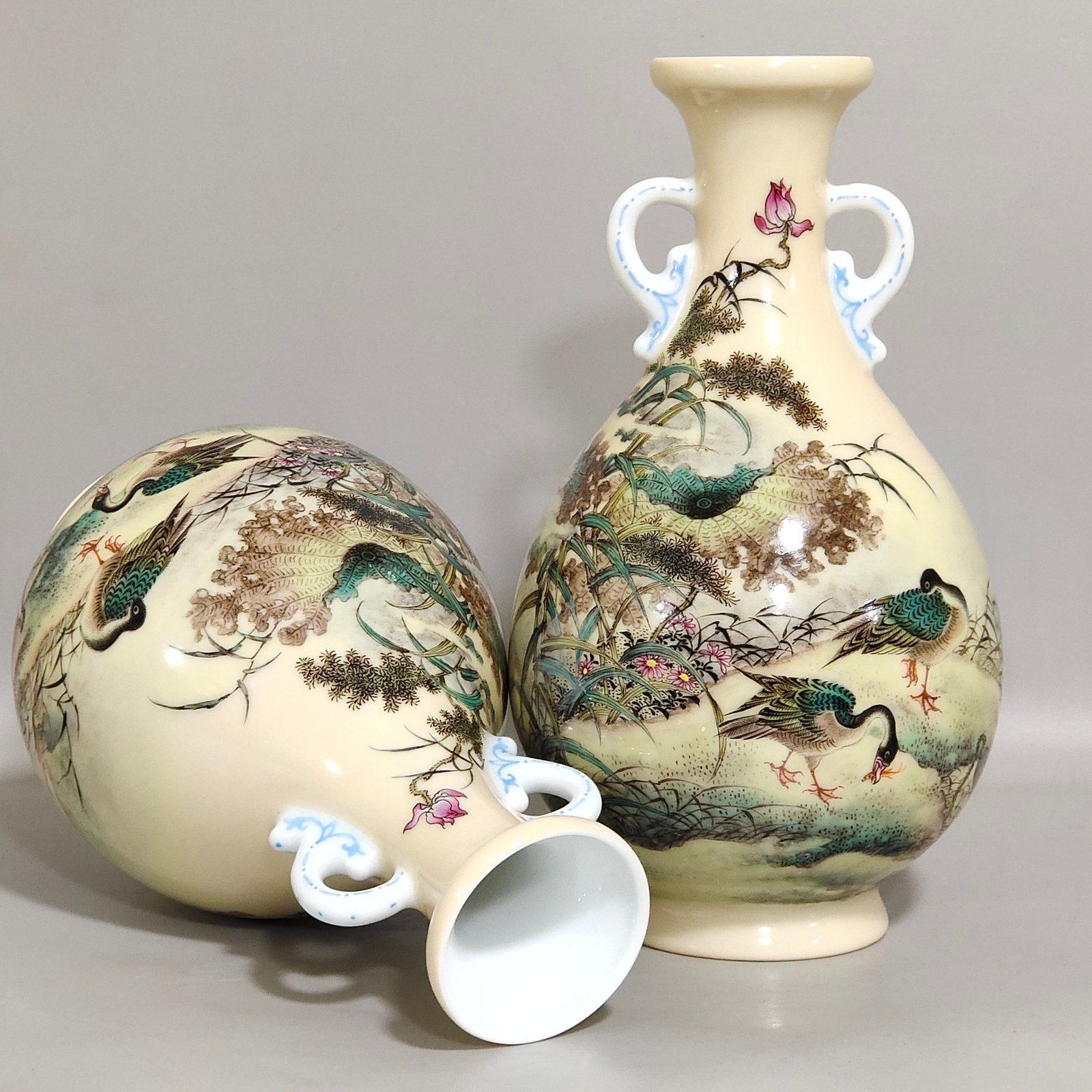 Qing Dynasty Yongzheng enamel yellow glaze double eared jade pot spring vase