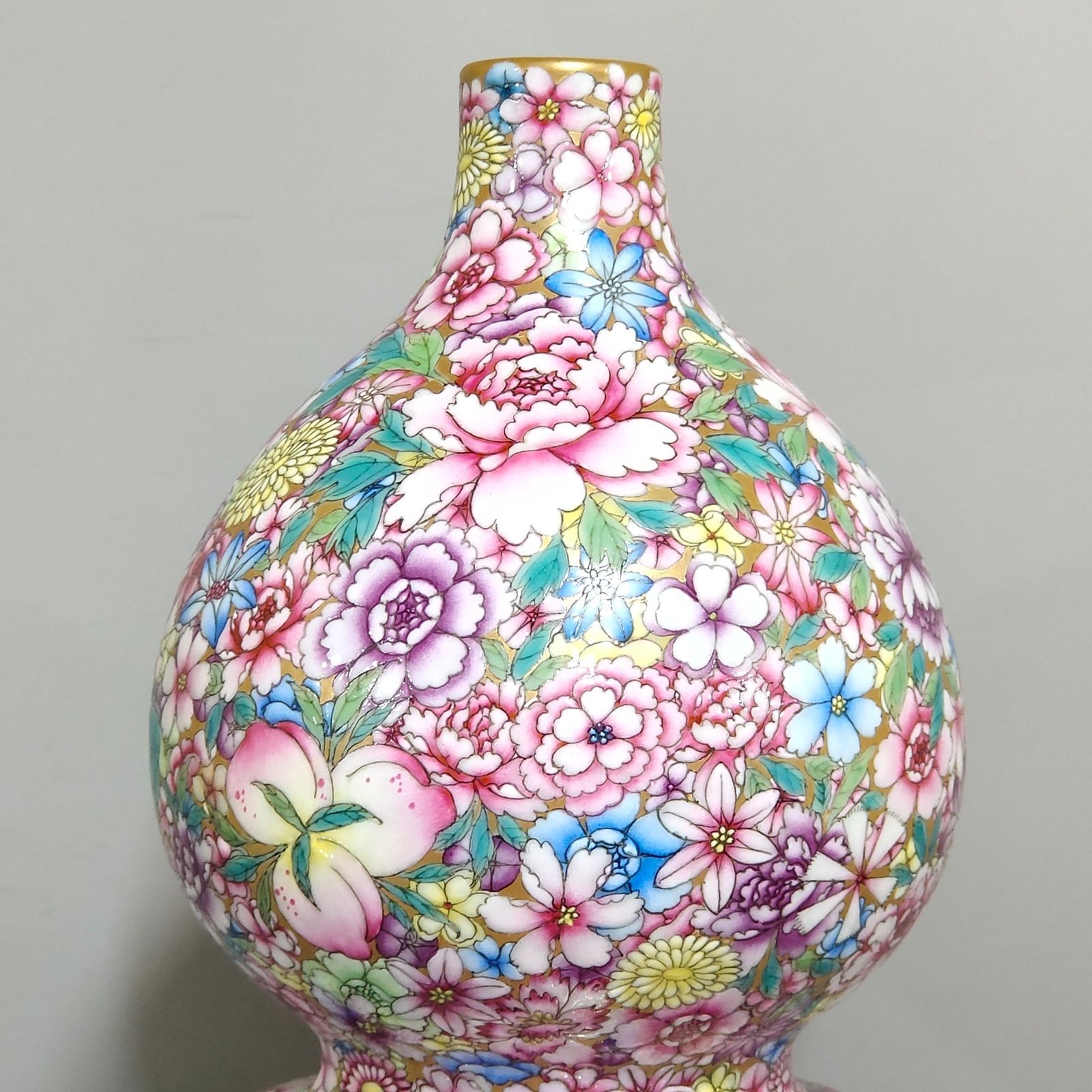 Qing Dynasty Yongzheng Hundred Flowers Gourd Vase