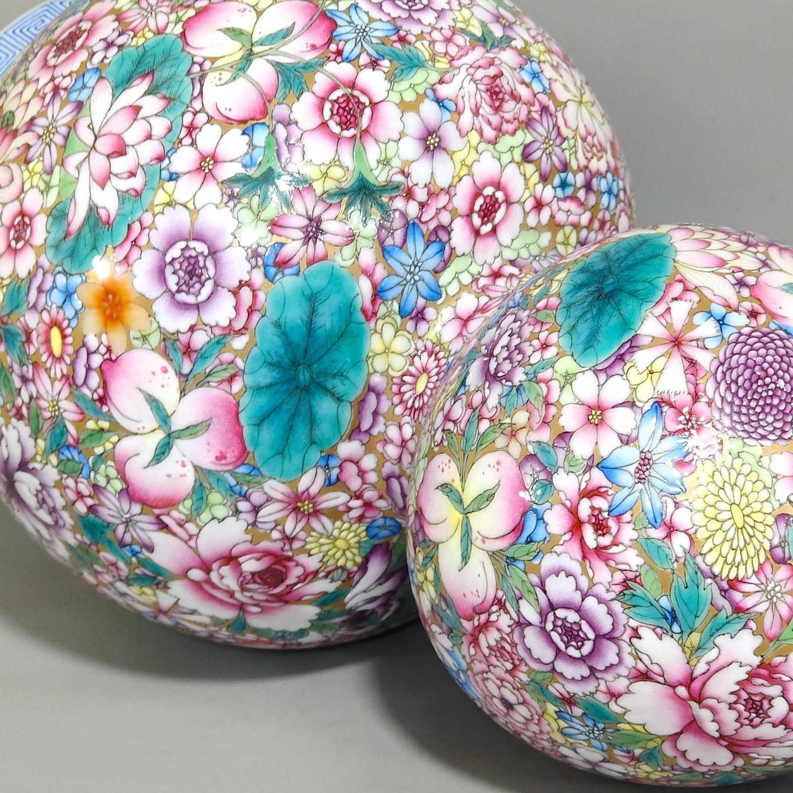 Qing Dynasty Yongzheng Hundred Flowers Gourd Vase