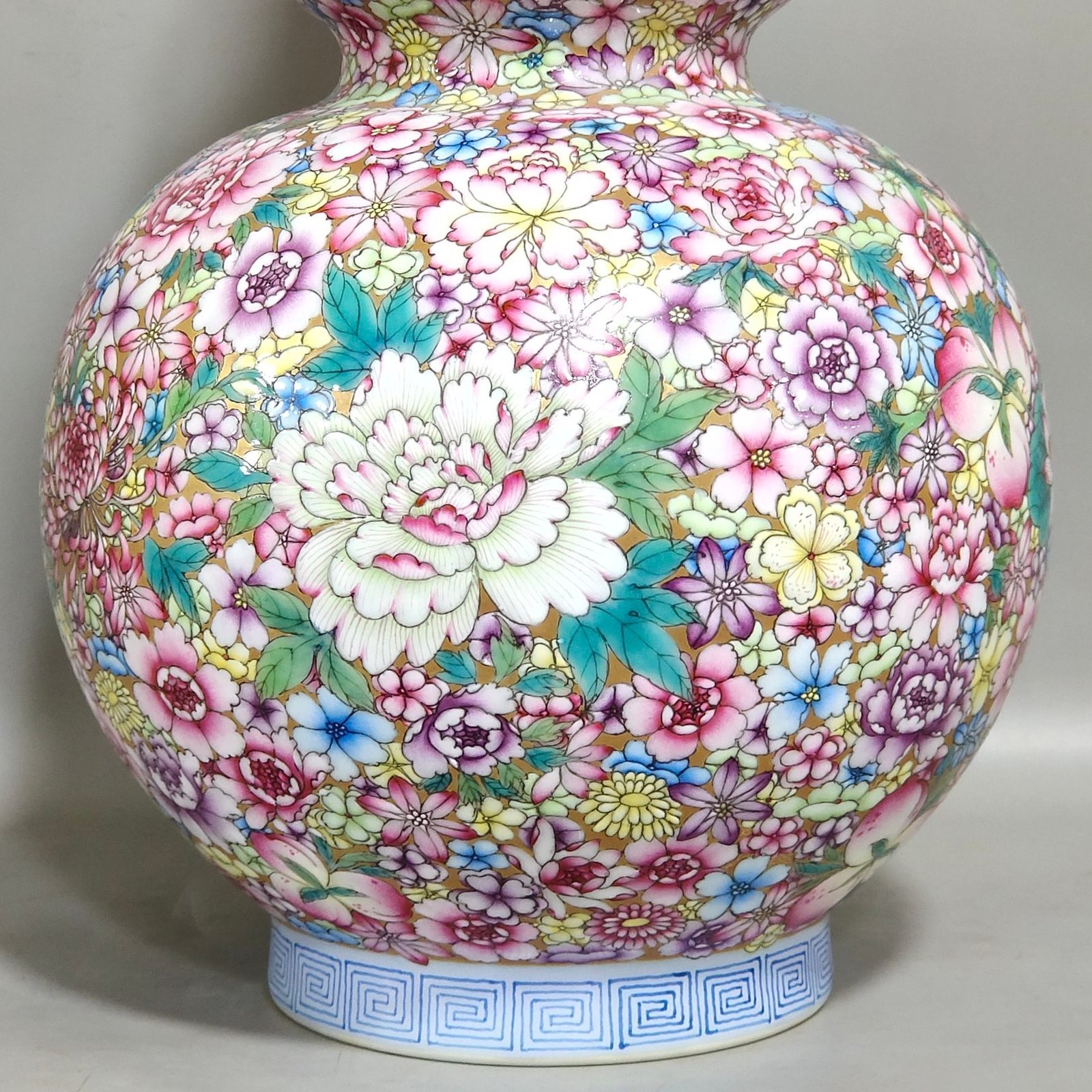 Qing Dynasty Yongzheng Hundred Flowers Gourd Vase
