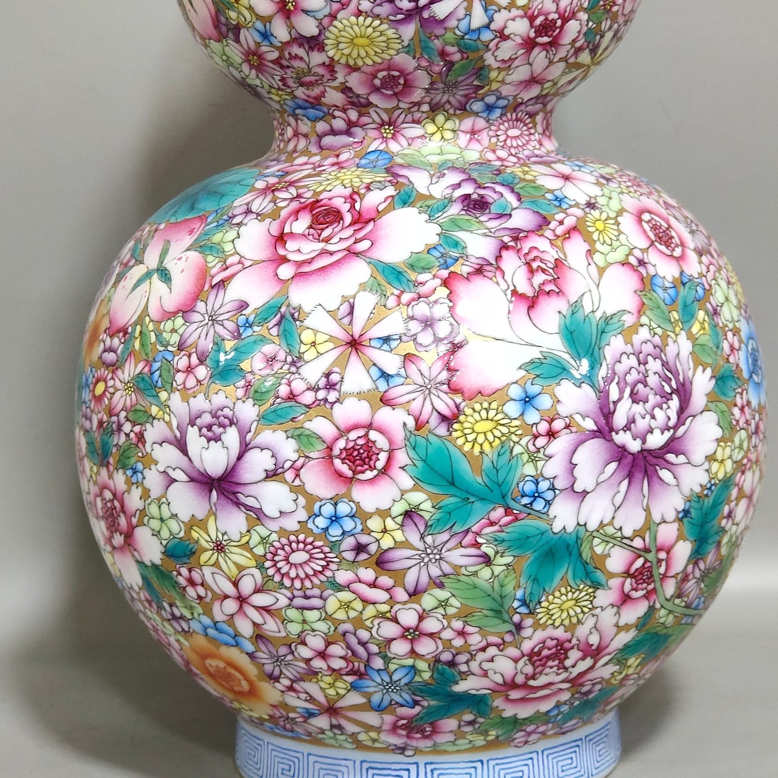 Qing Dynasty Yongzheng Hundred Flowers Gourd Vase
