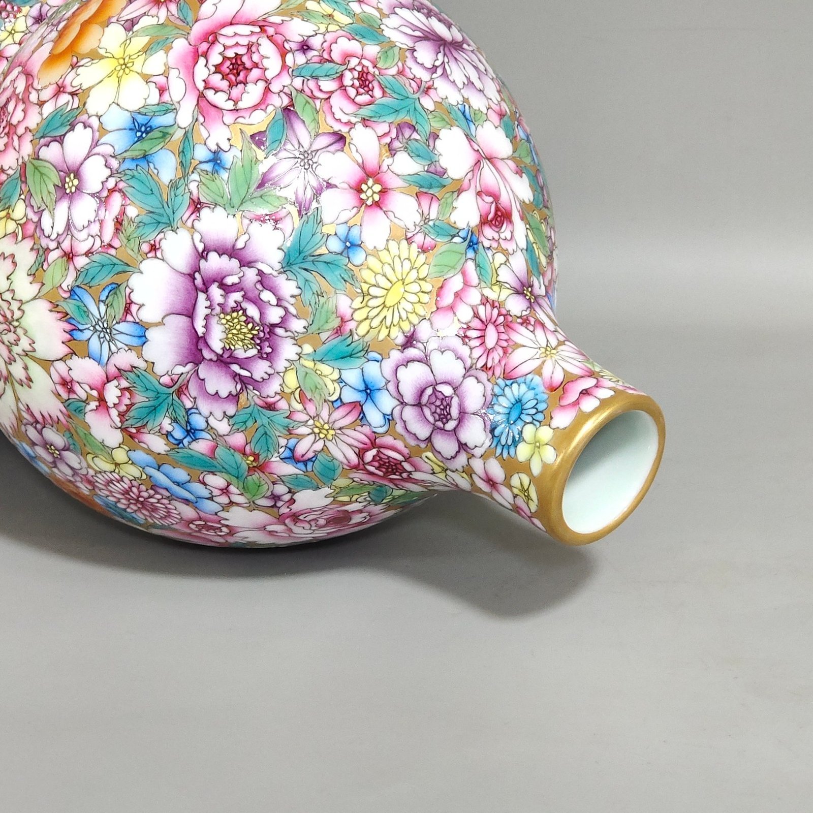 Qing Dynasty Yongzheng Hundred Flowers Gourd Vase