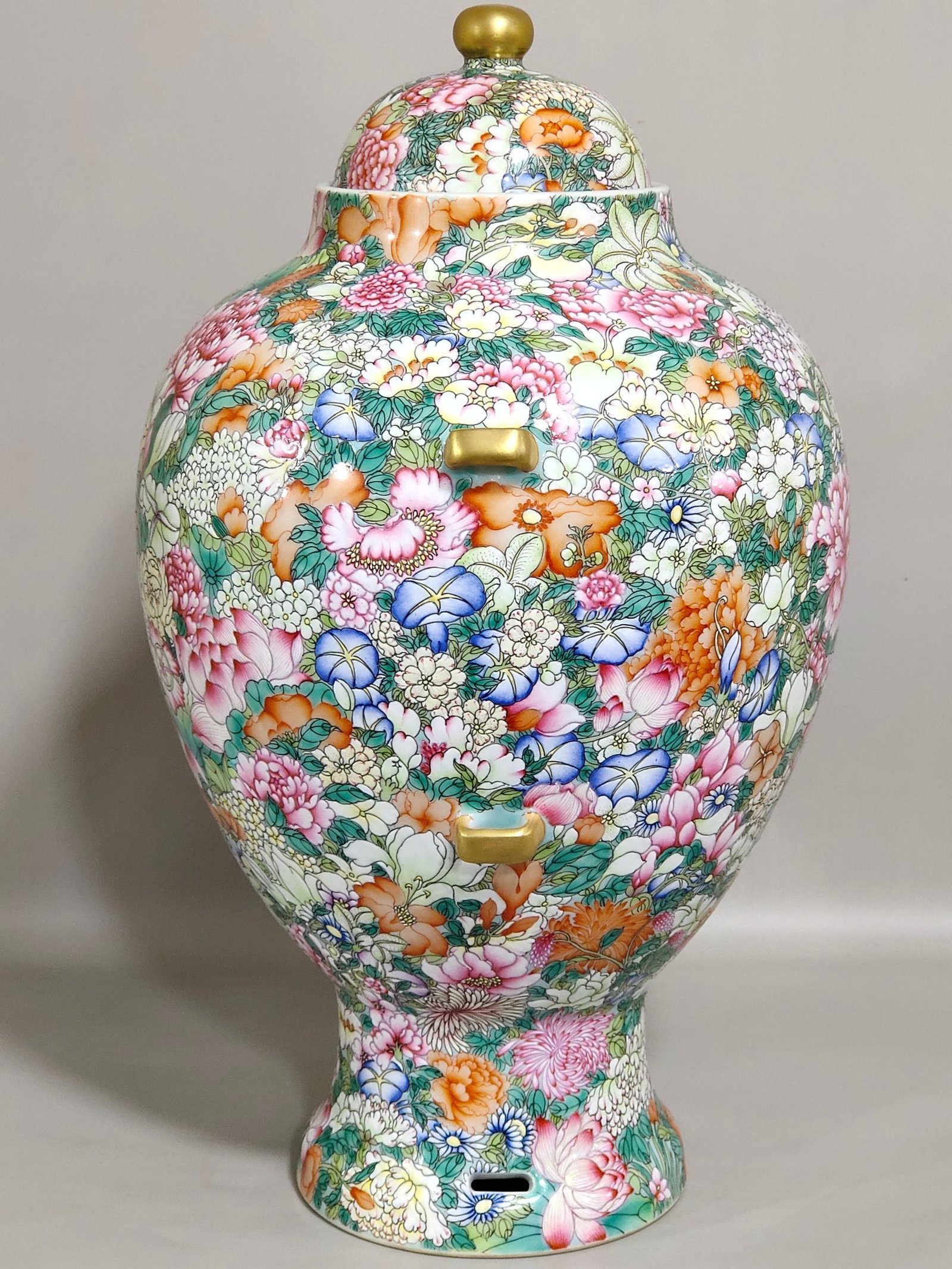 Qing Dynasty Yongzheng Hundred Flowers Can Fall Handle Covered Jar