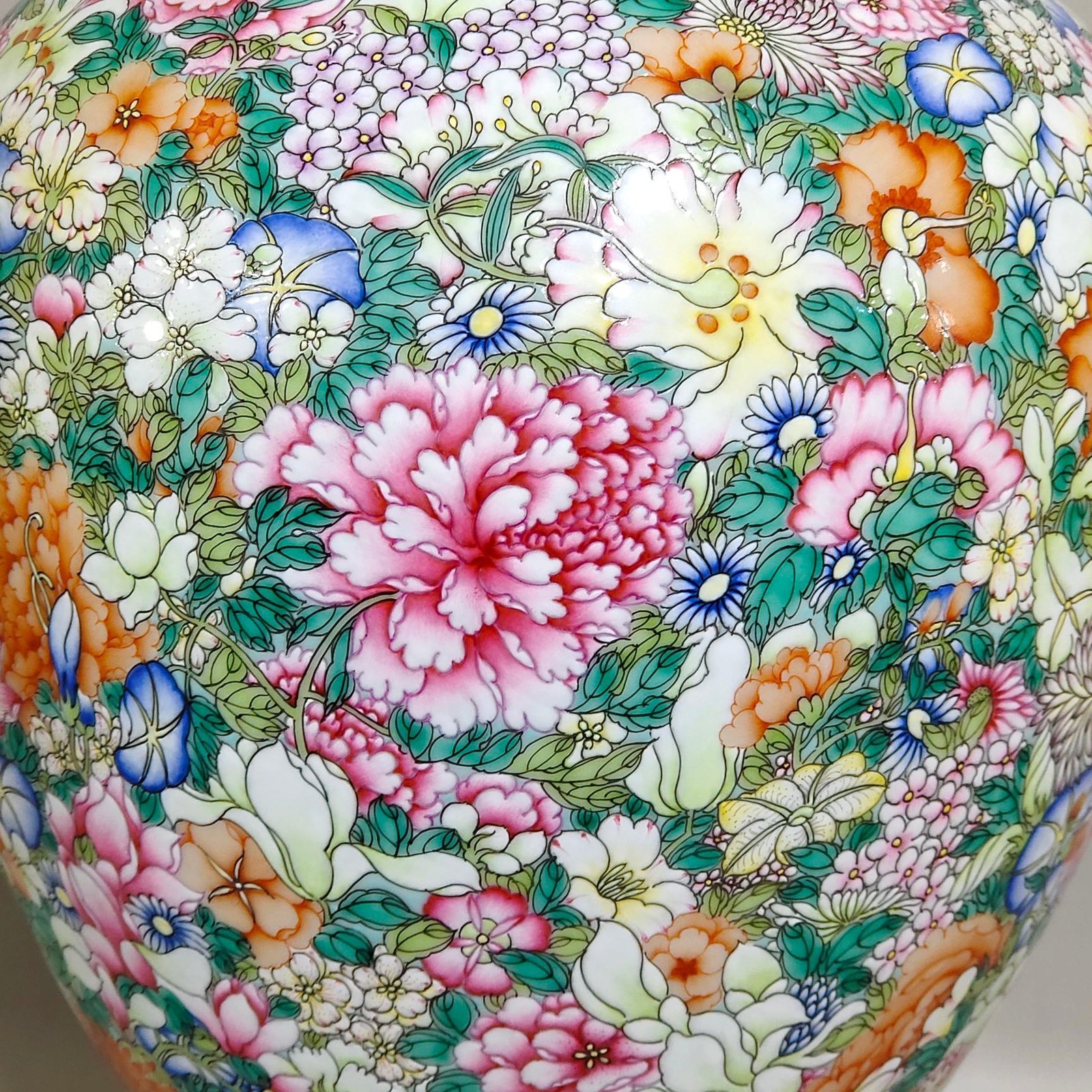 Qing Dynasty Yongzheng Hundred Flowers Can Fall Handle Covered Jar