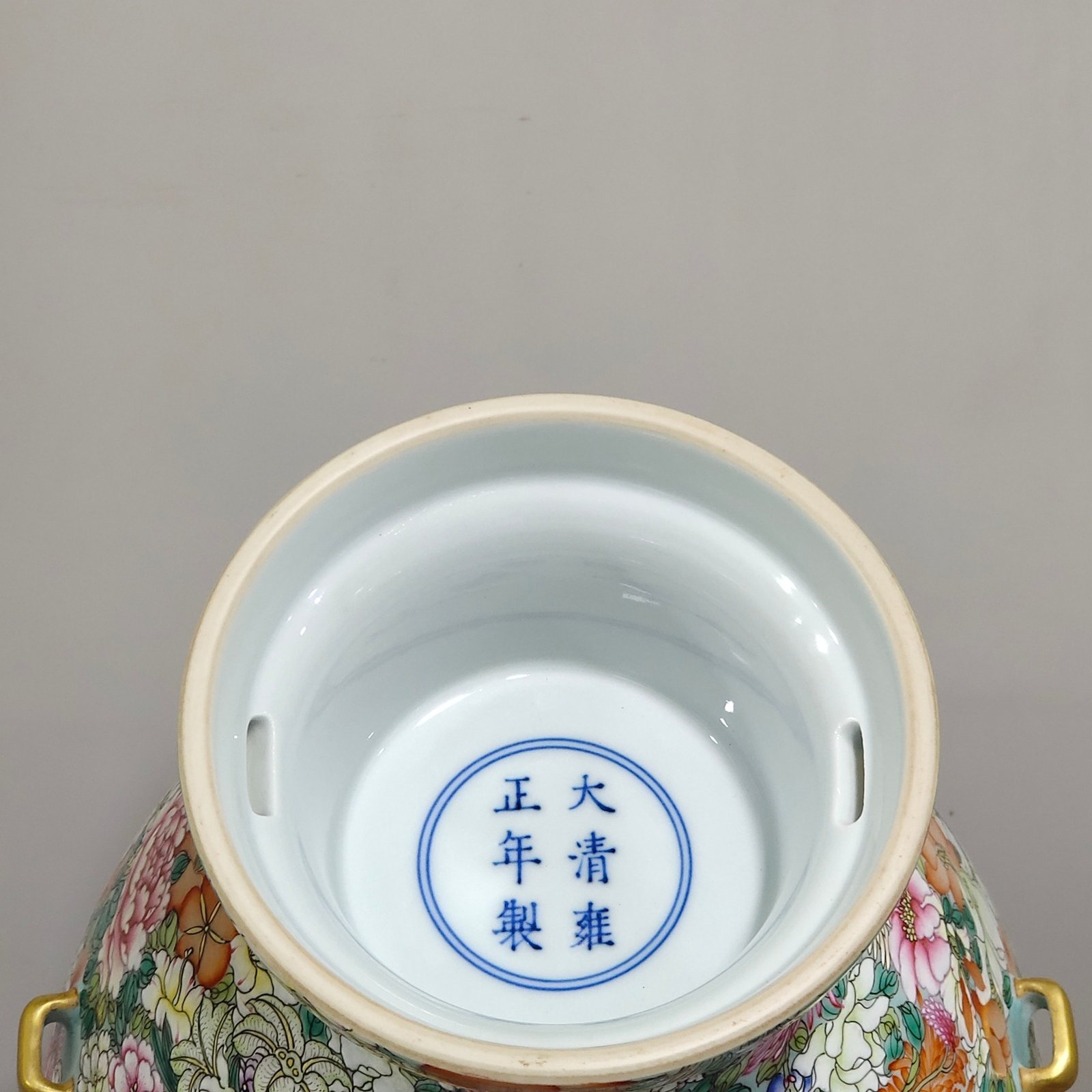 Qing Dynasty Yongzheng Hundred Flowers Can Fall Handle Covered Jar