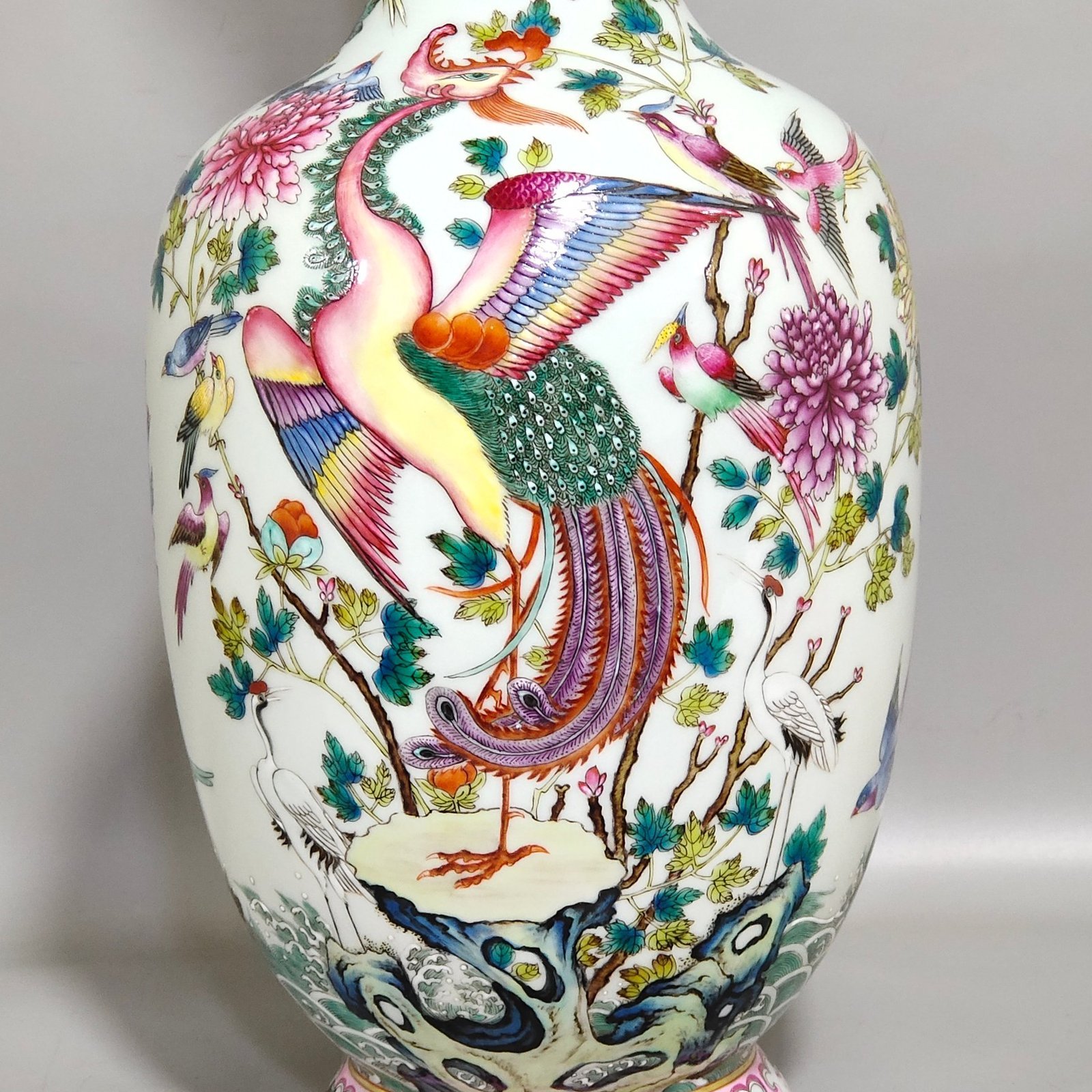 Qing Dynasty Yongzheng Hundred Birds Facing Phoenix Long necked Vase