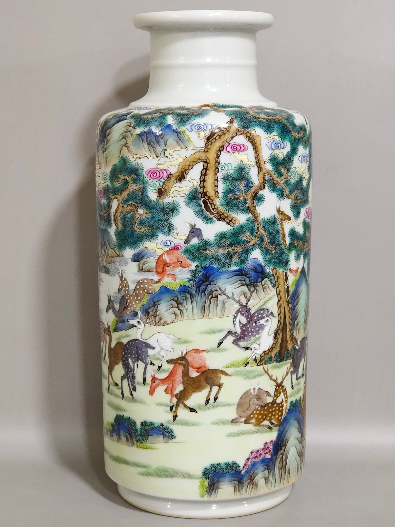 Qing Dynasty Yongzheng firecracker bottle with hundreds of deers