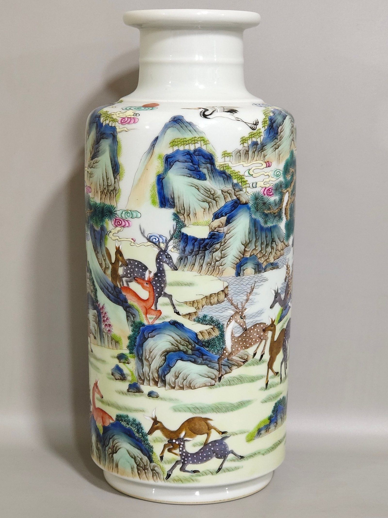Qing Dynasty Yongzheng firecracker bottle with hundreds of deers