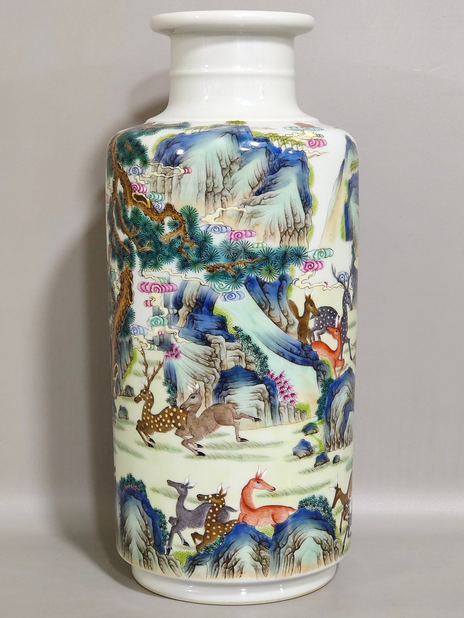 Qing Dynasty Yongzheng firecracker bottle with hundreds of deers