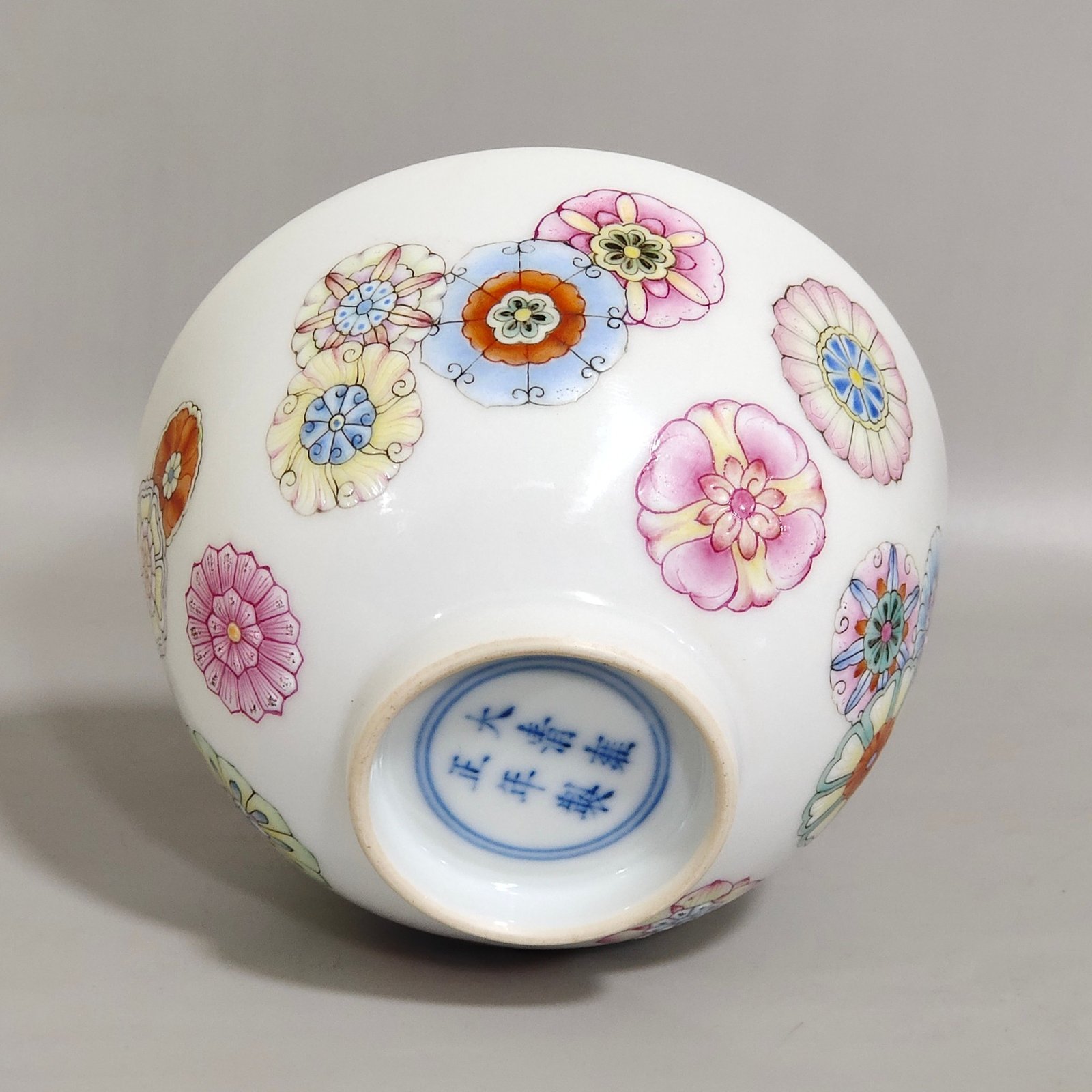 Qing Dynasty Yongzheng leather flower bowl