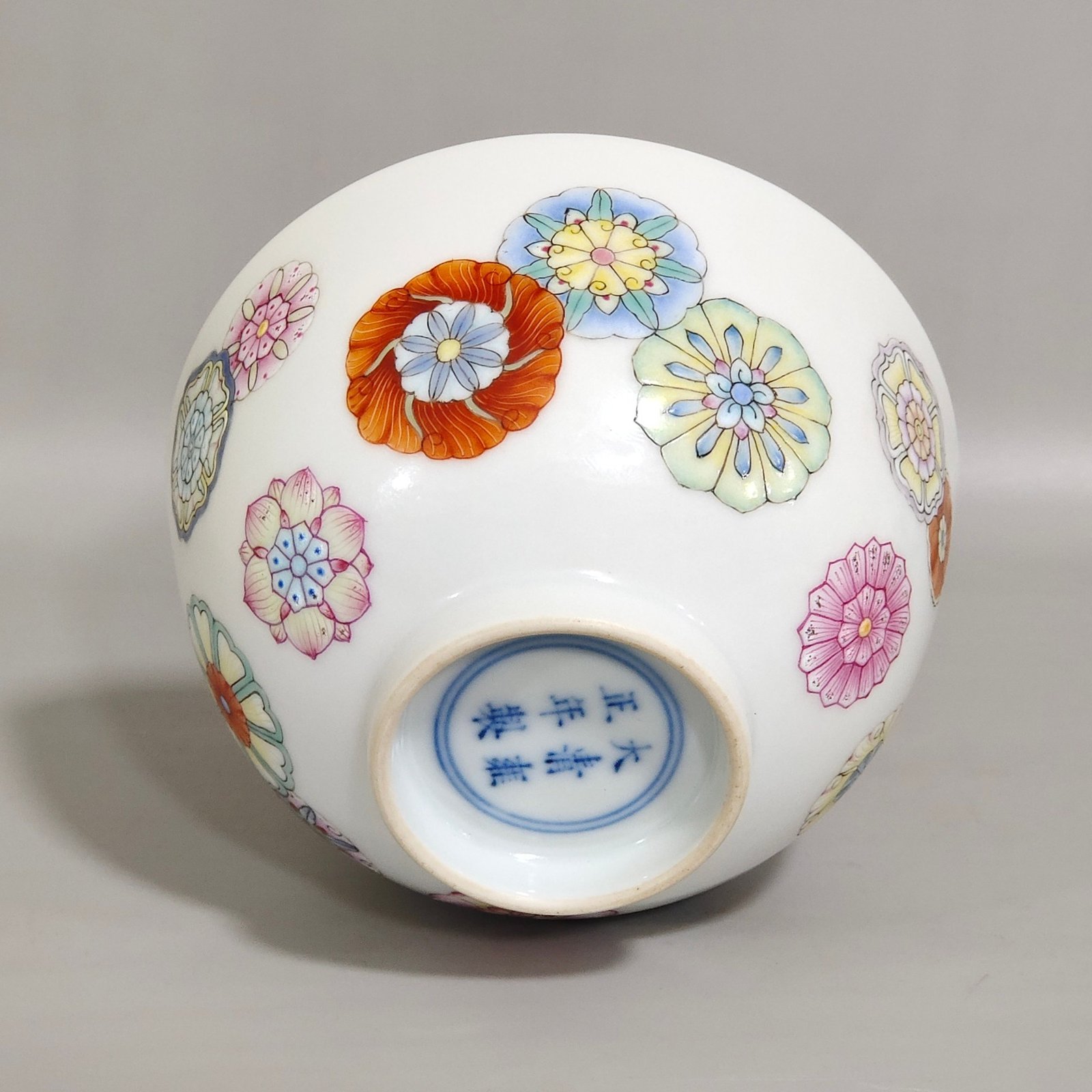 Qing Dynasty Yongzheng leather flower bowl