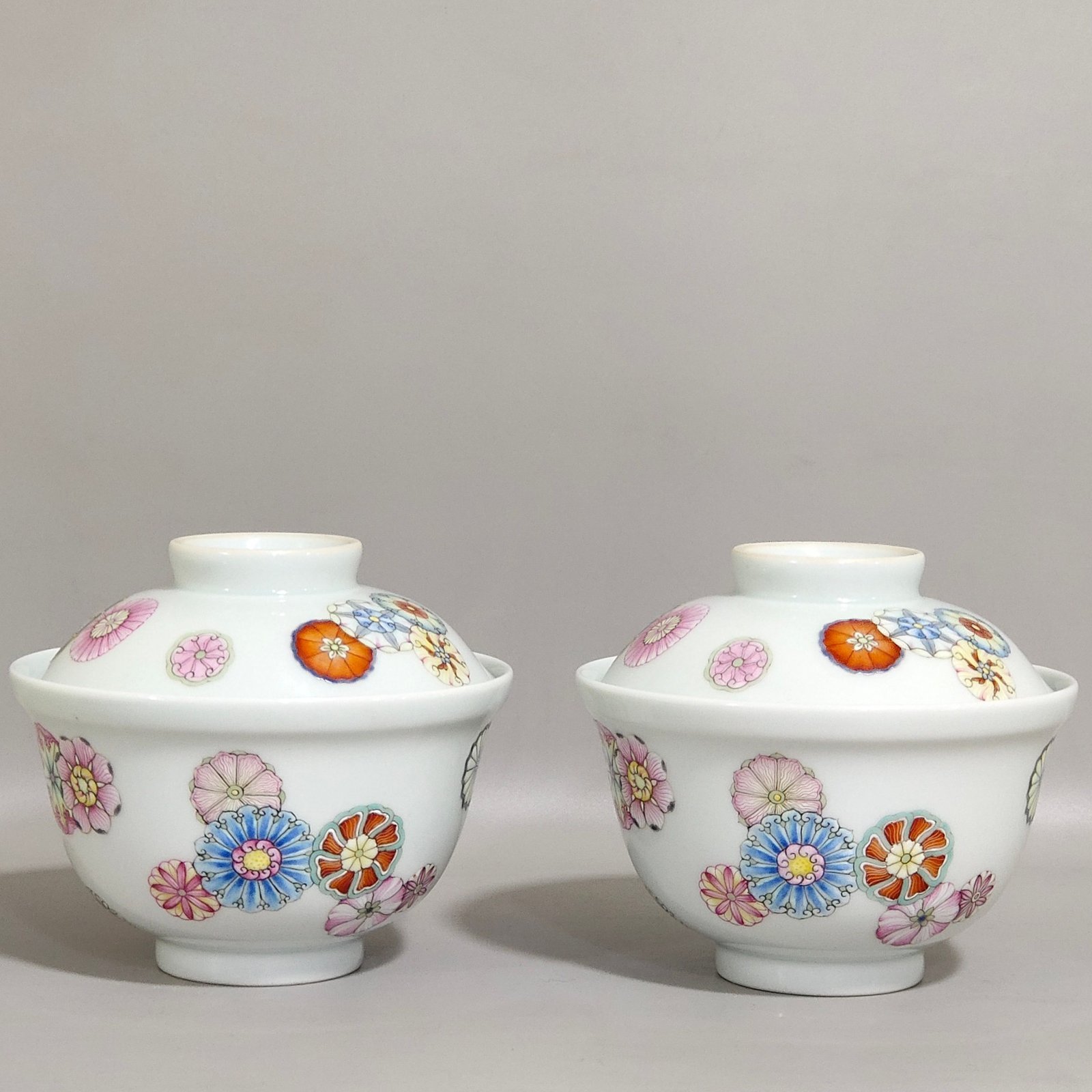 Qing Dynasty Yongzheng leather ball flower bowl