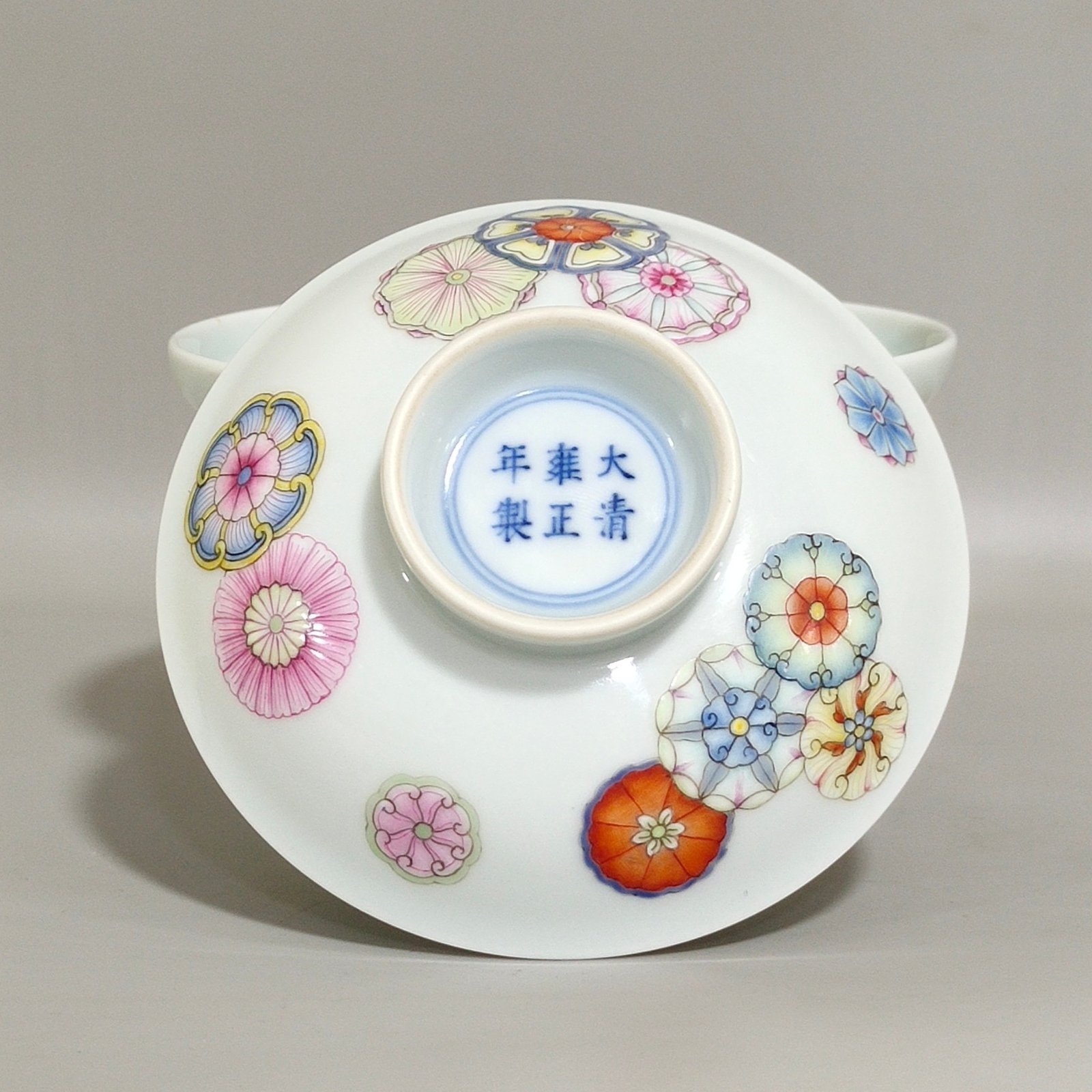Qing Dynasty Yongzheng leather ball flower bowl