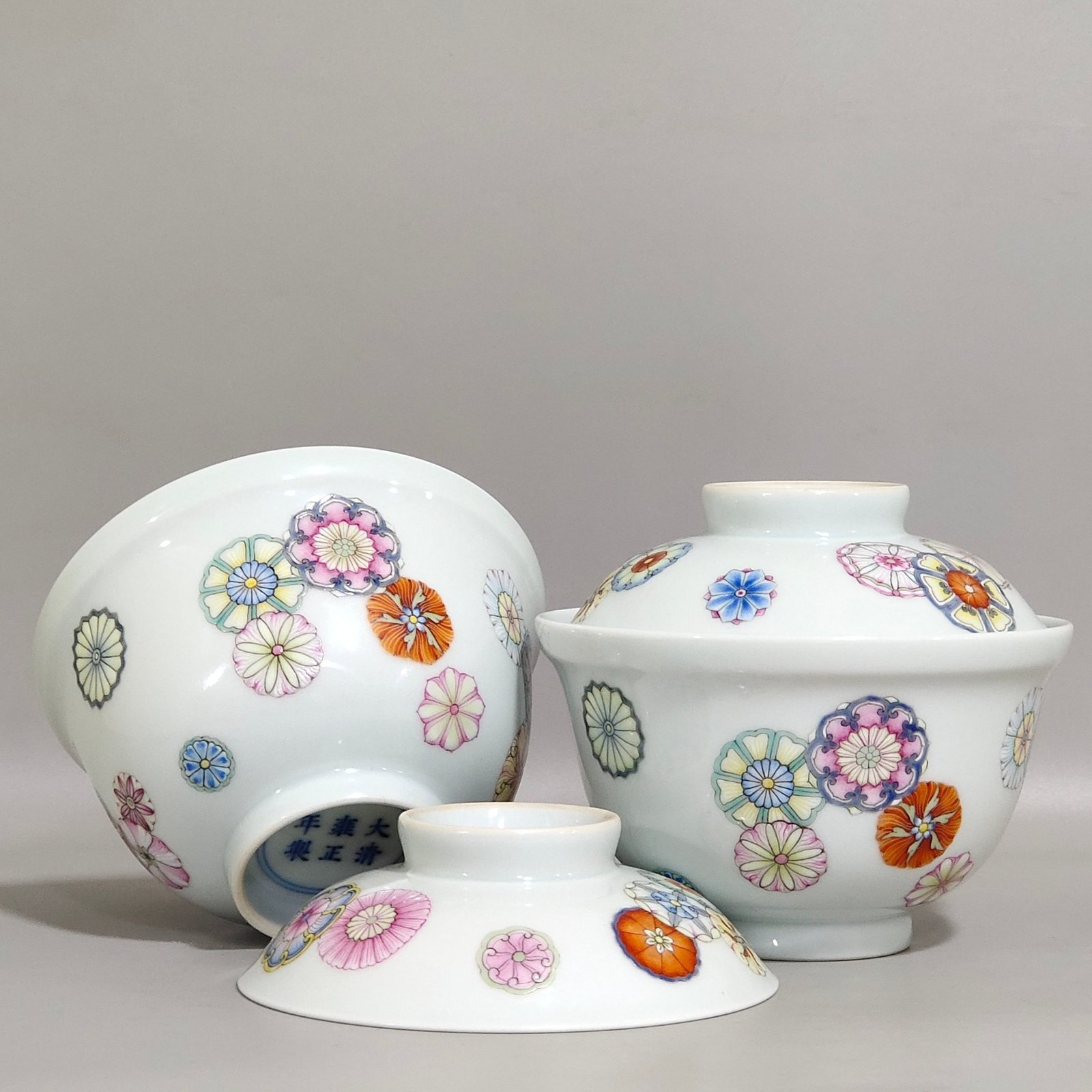 Qing Dynasty Yongzheng leather ball flower bowl