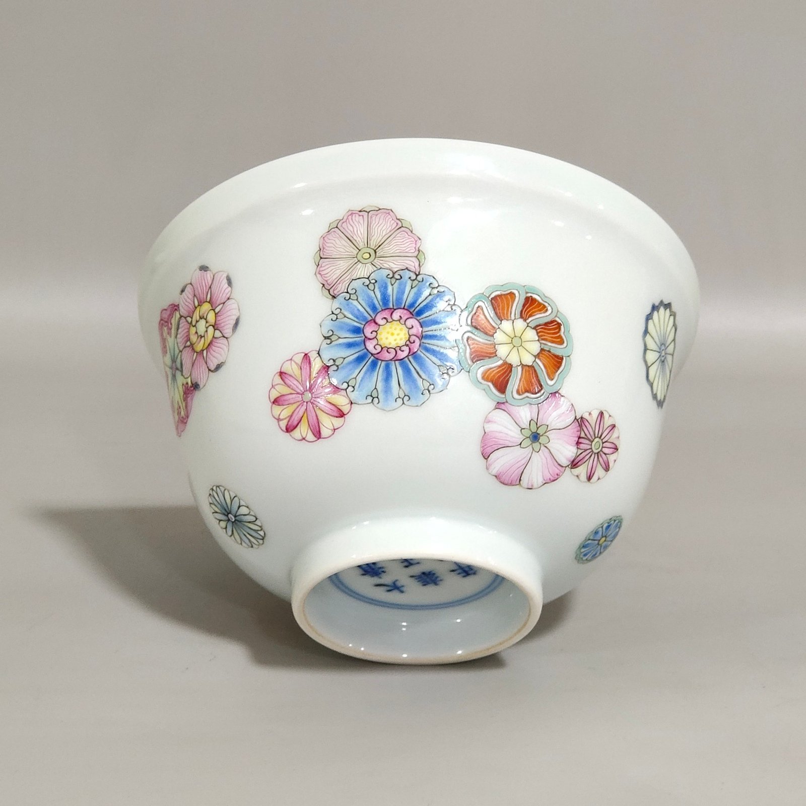 Qing Dynasty Yongzheng leather ball flower bowl