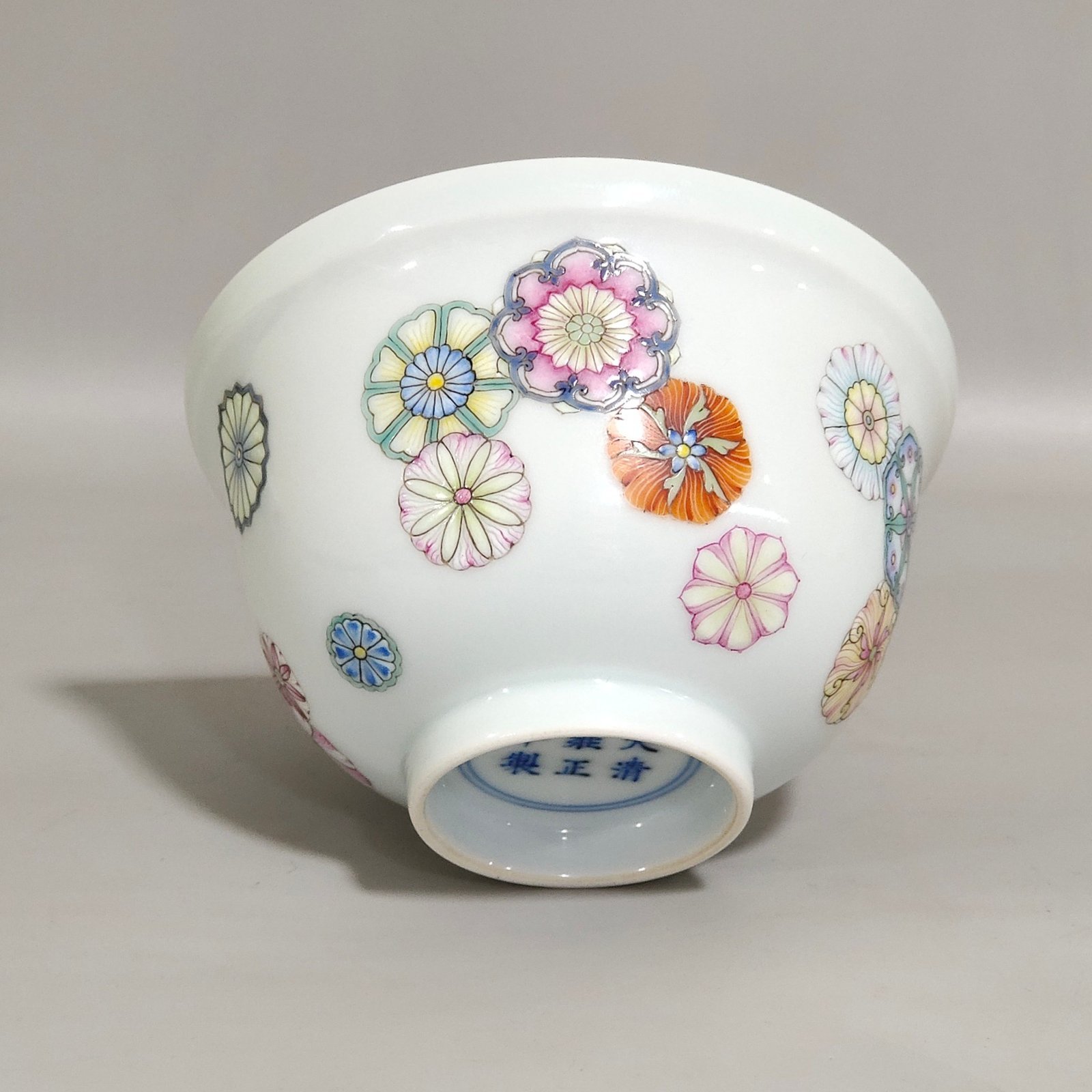Qing Dynasty Yongzheng leather ball flower bowl