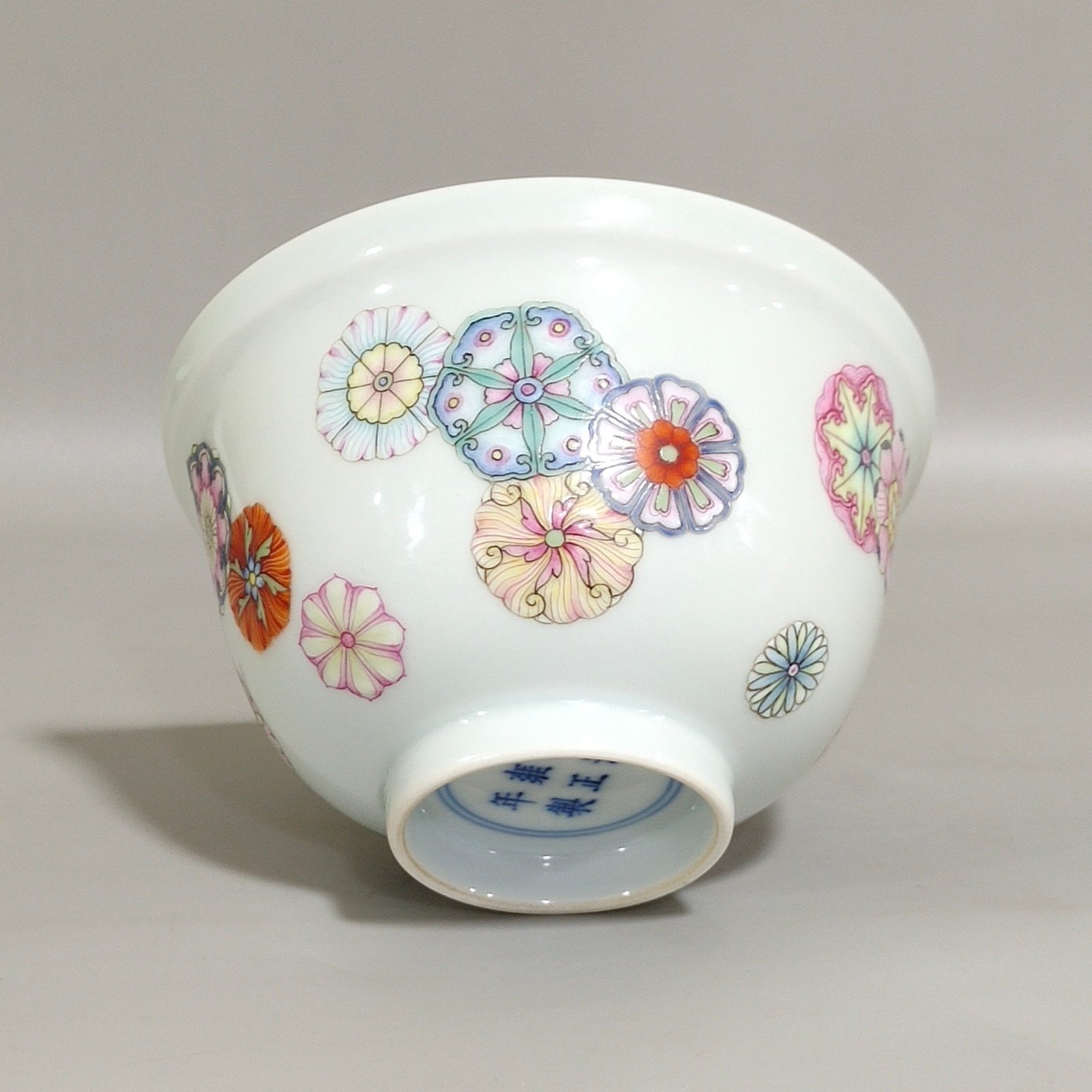 Qing Dynasty Yongzheng leather ball flower bowl
