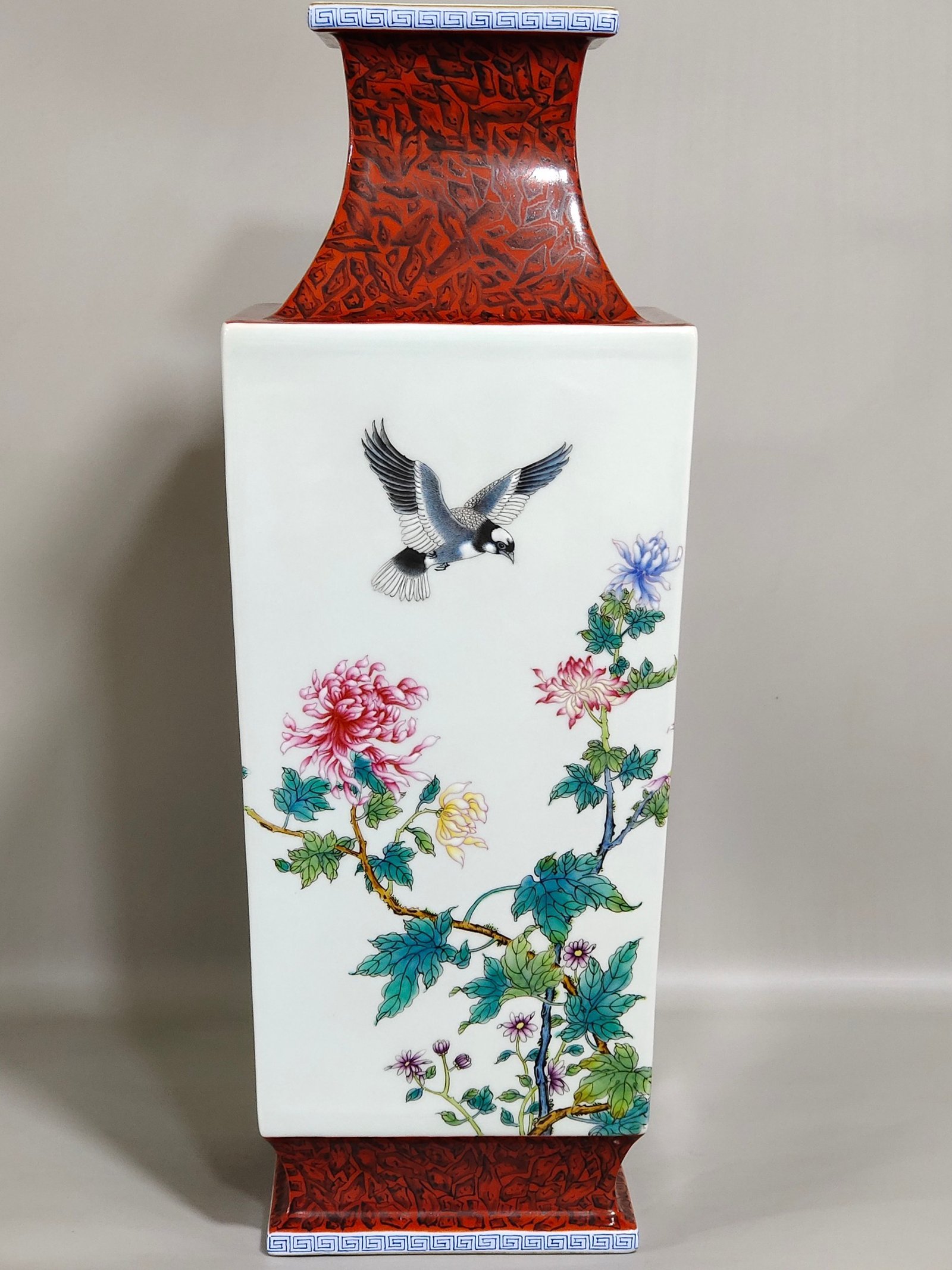 Qing Dynasty Yongzheng stone pattern glazed chrysanthemum and pigeon poem square vase
