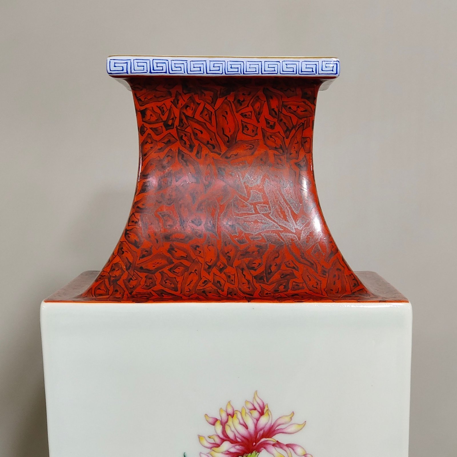 Qing Dynasty Yongzheng stone pattern glazed chrysanthemum and pigeon poem square vase