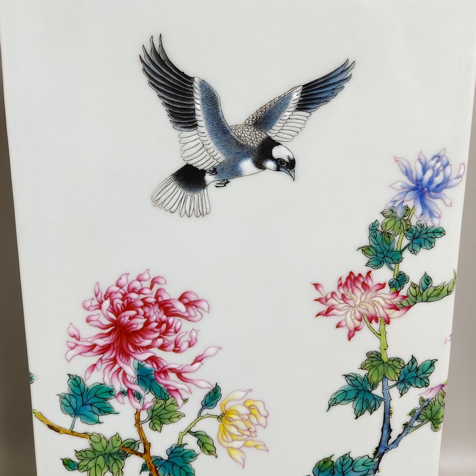 Qing Dynasty Yongzheng stone pattern glazed chrysanthemum and pigeon poem square vase