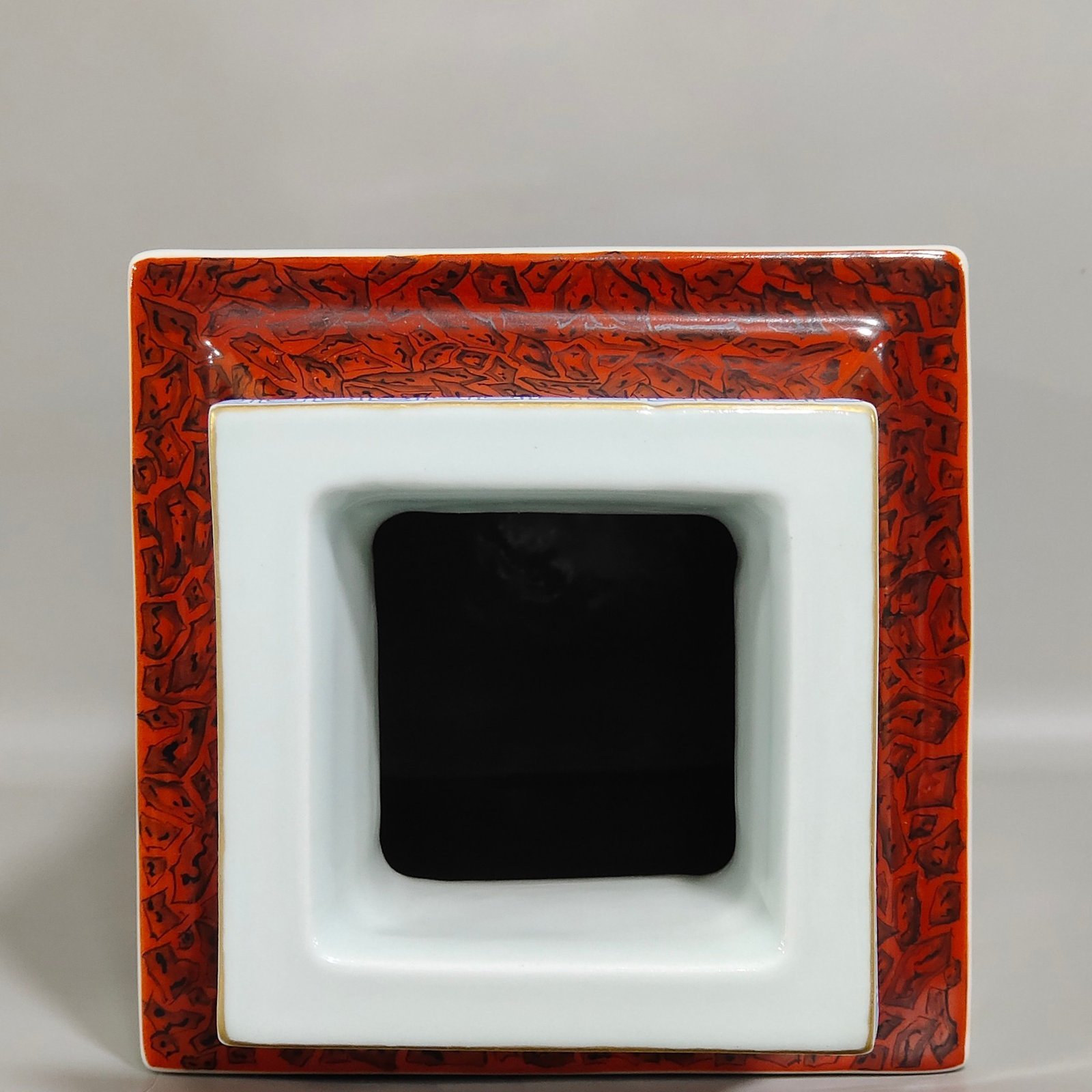 Qing Dynasty Yongzheng stone pattern glazed chrysanthemum and pigeon poem square vase