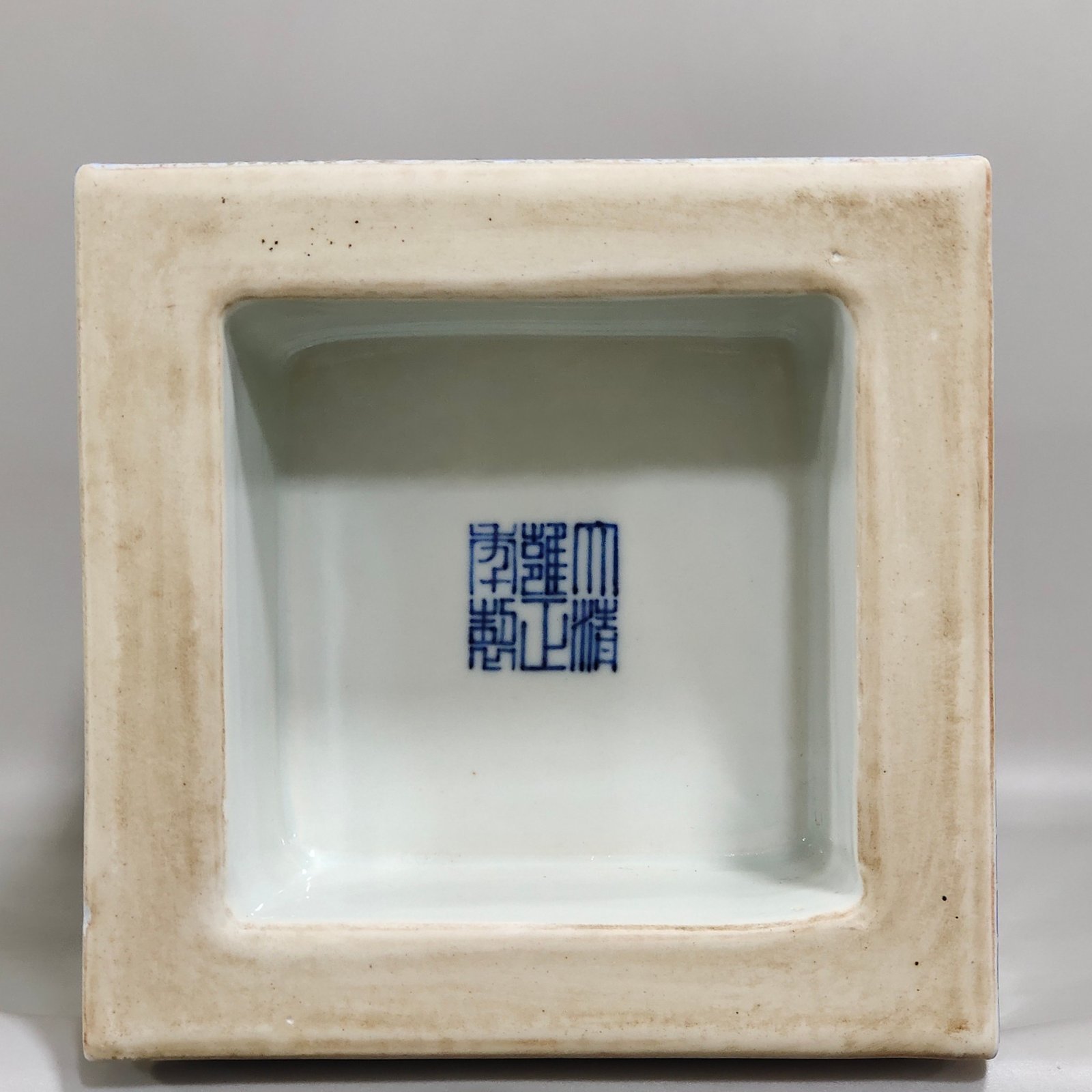 Qing Dynasty Yongzheng stone pattern glazed chrysanthemum and pigeon poem square vase