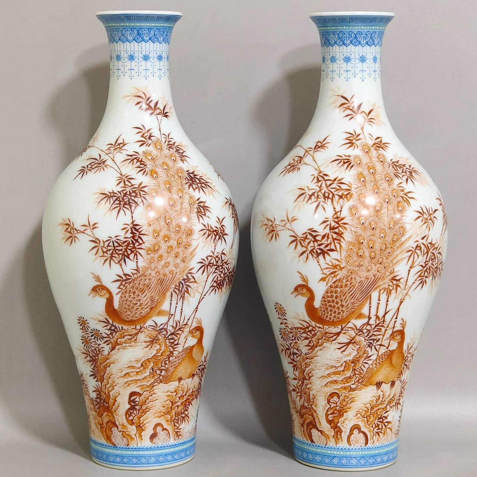 Qing Dynasty Yongzheng alum red emerald edge peacock bamboo poem inscribed olive vase