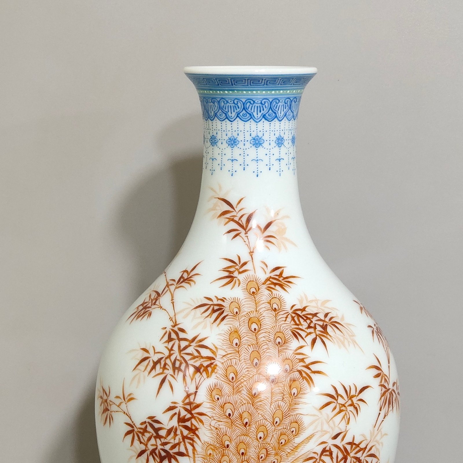 Qing Dynasty Yongzheng alum red emerald edge peacock bamboo poem inscribed olive vase