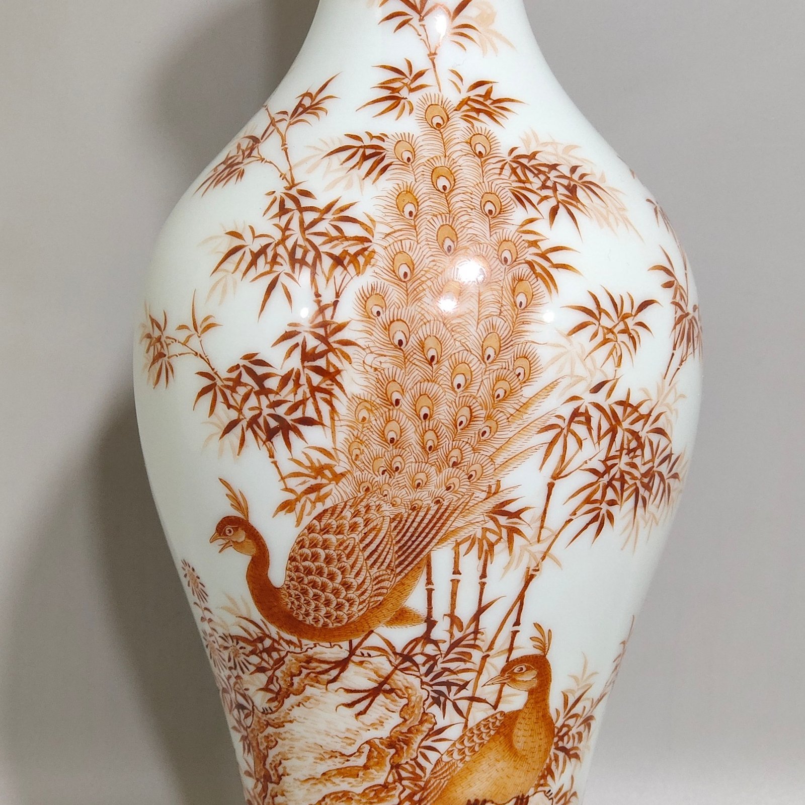 Qing Dynasty Yongzheng alum red emerald edge peacock bamboo poem inscribed olive vase