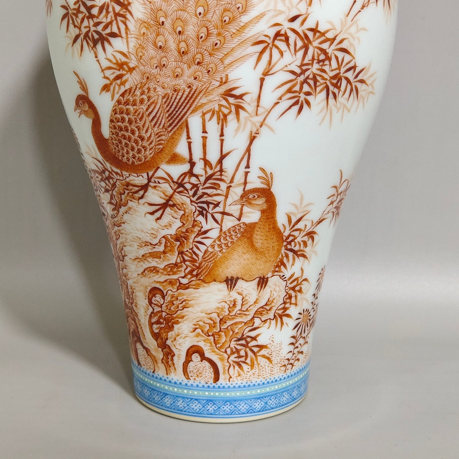 Qing Dynasty Yongzheng alum red emerald edge peacock bamboo poem inscribed olive vase