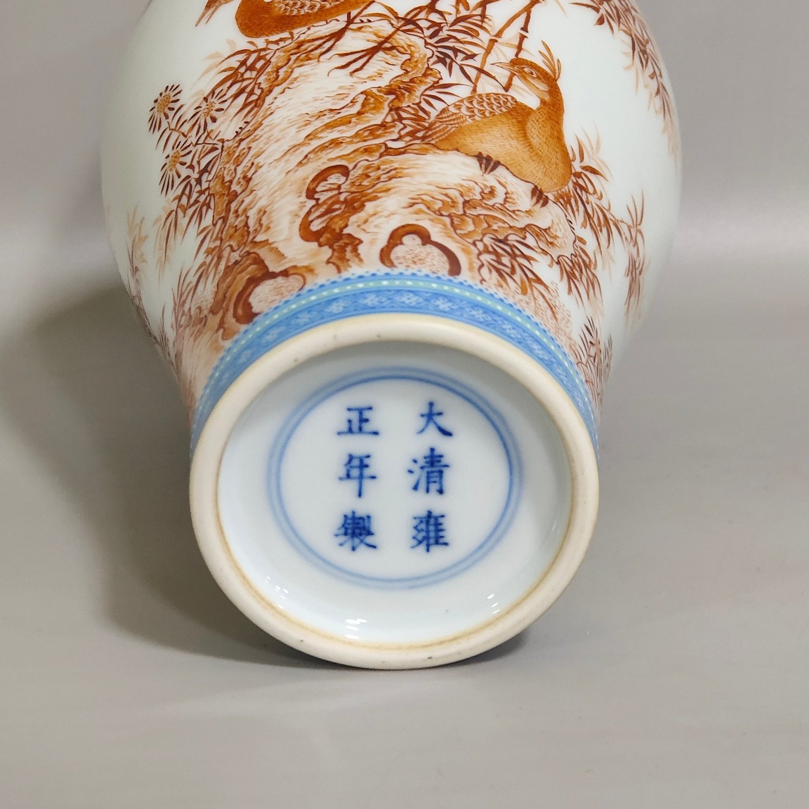 Qing Dynasty Yongzheng alum red emerald edge peacock bamboo poem inscribed olive vase
