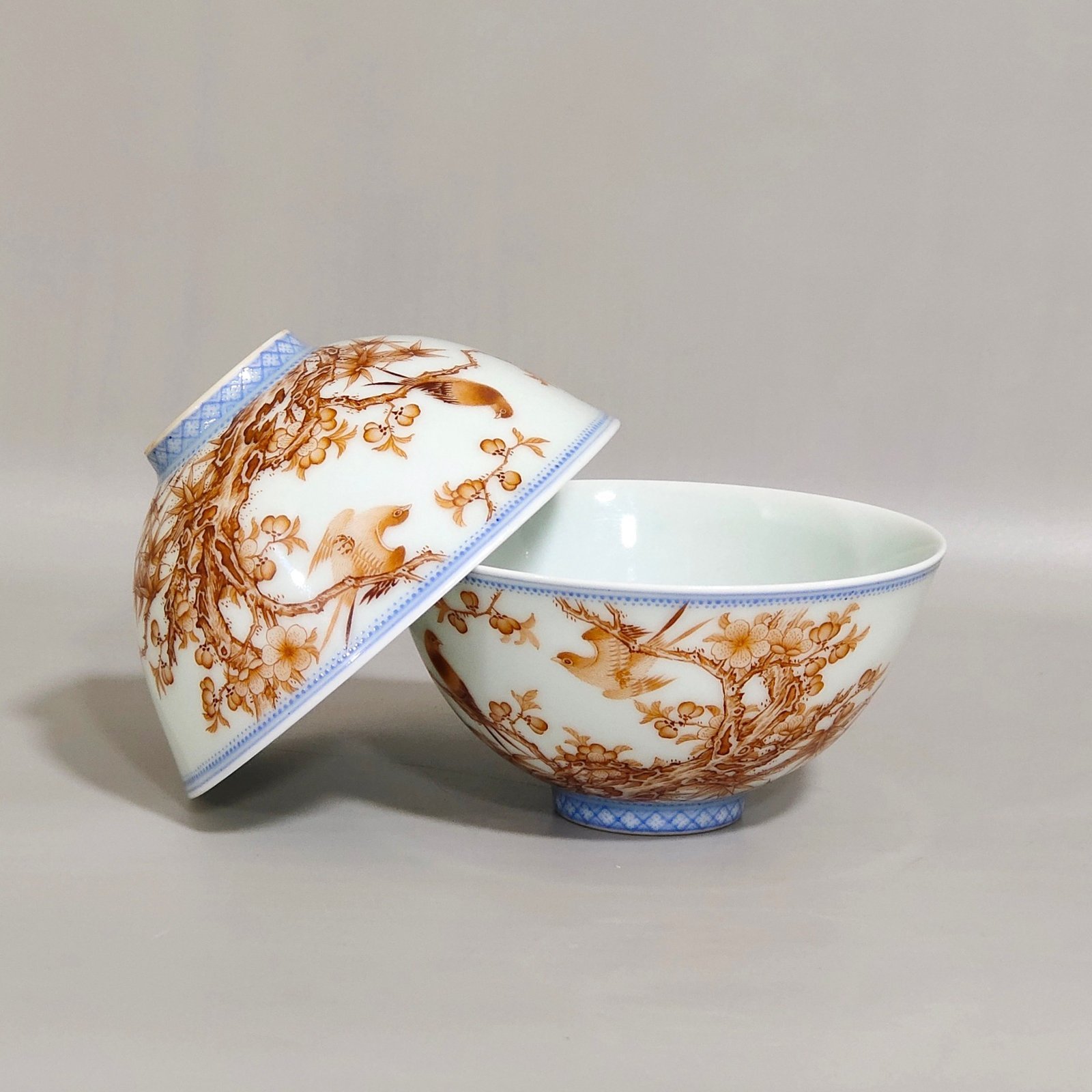 Qing Dynasty Yongzheng alum red emerald edge flower and bird poem cup