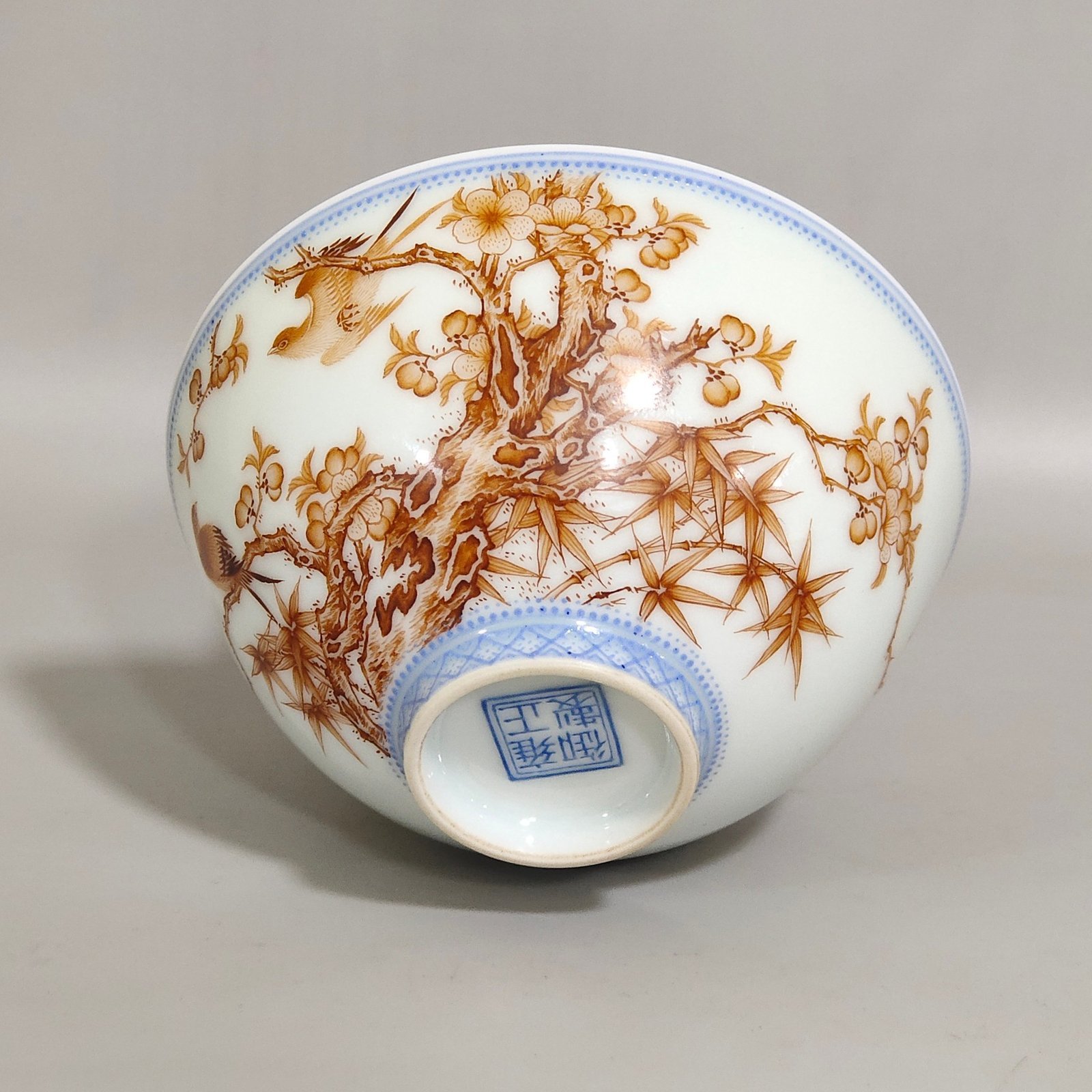 Qing Dynasty Yongzheng alum red emerald edge flower and bird poem cup