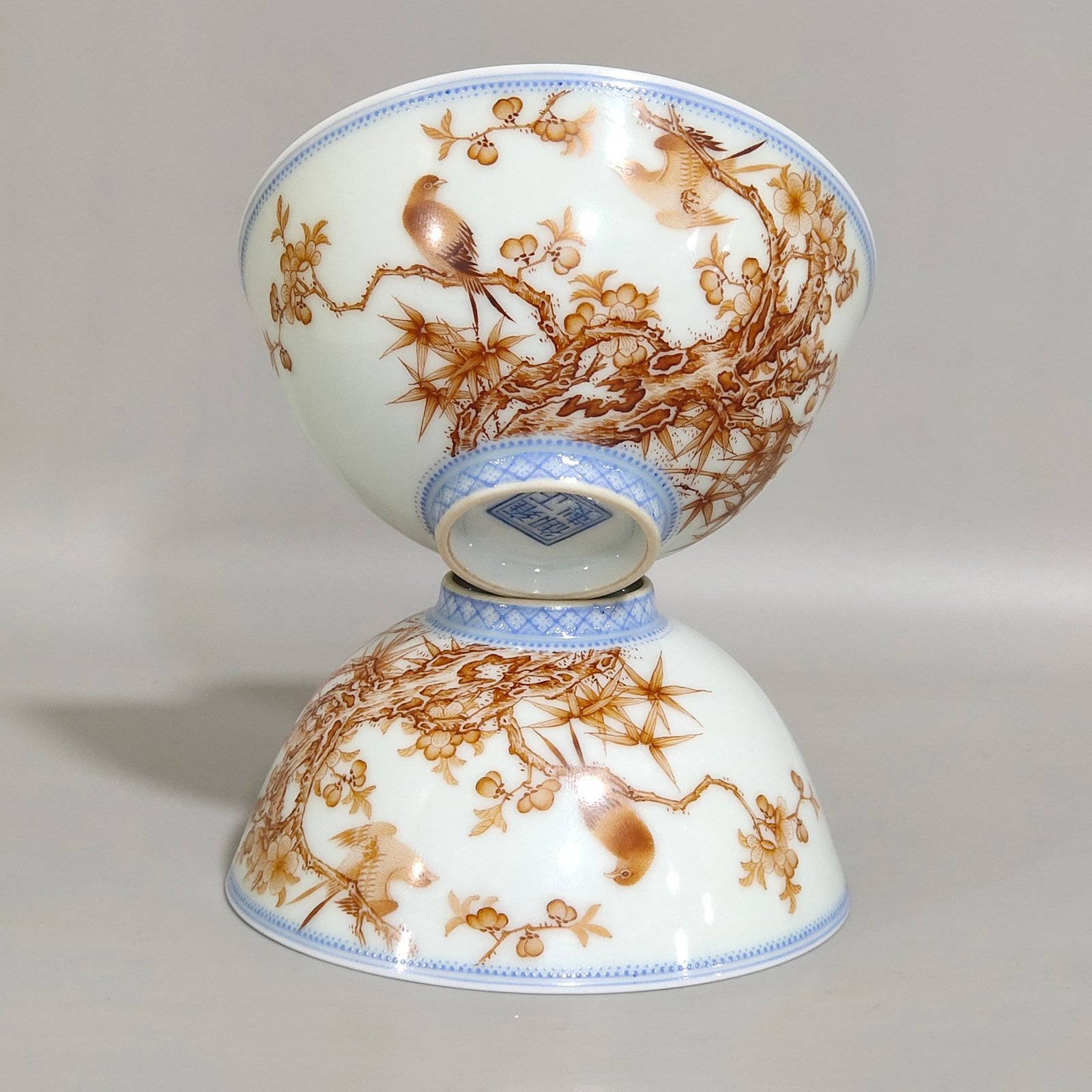 Qing Dynasty Yongzheng alum red emerald edge flower and bird poem cup