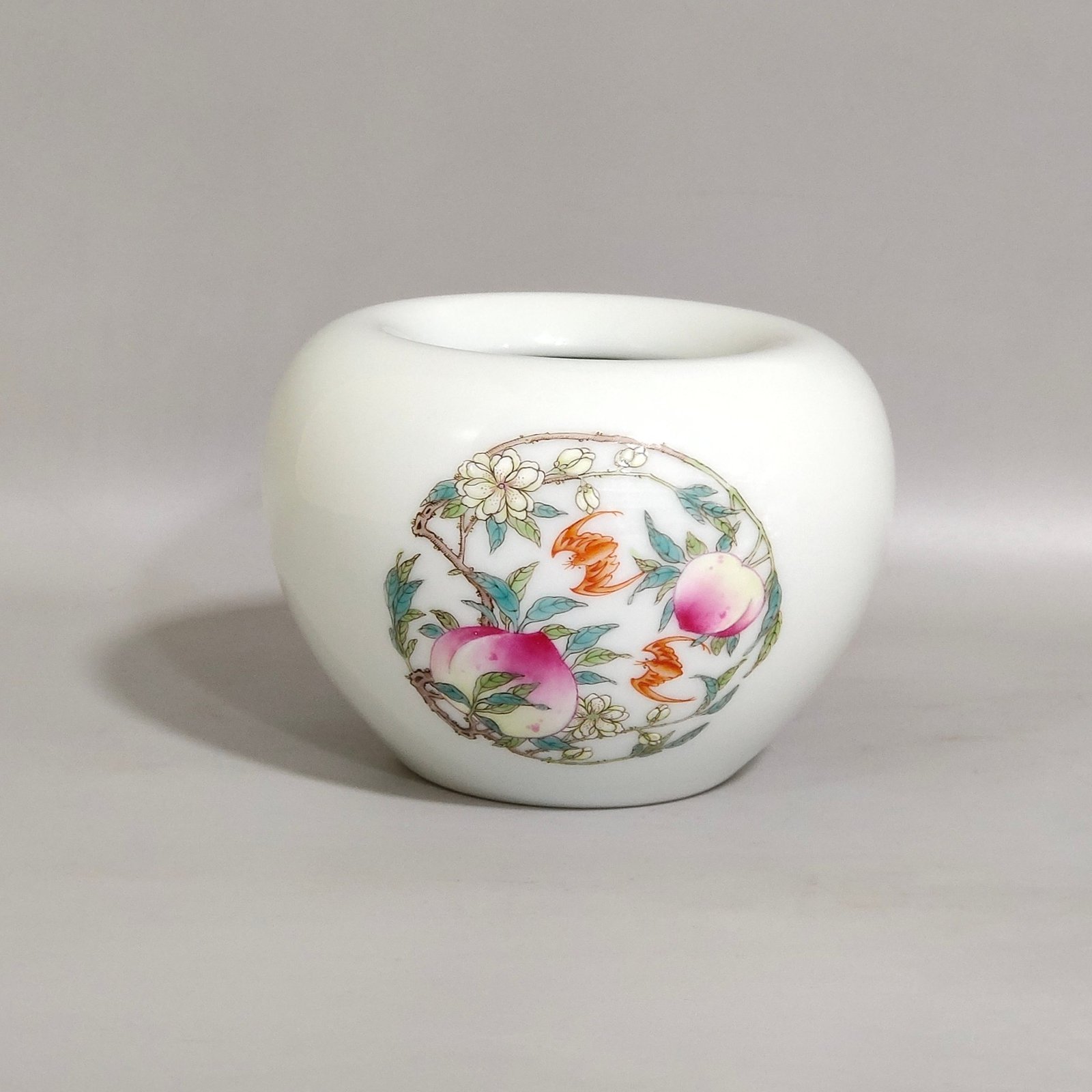 Qing Dynasty Yongzheng Fushou apple water bowl