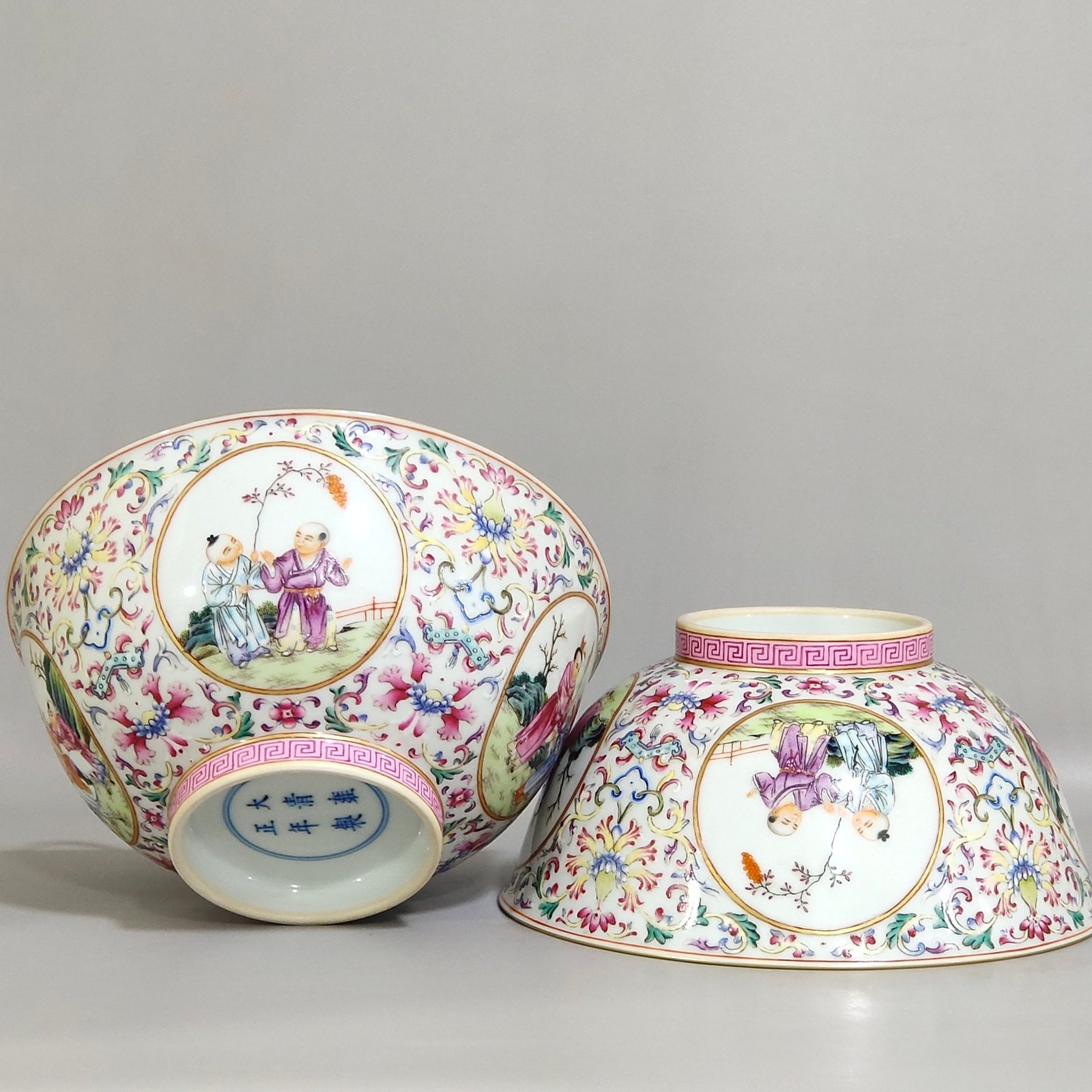 Qing Dynasty Yongzheng Fushou Continuously Opening Window Baby Playing Bowl
