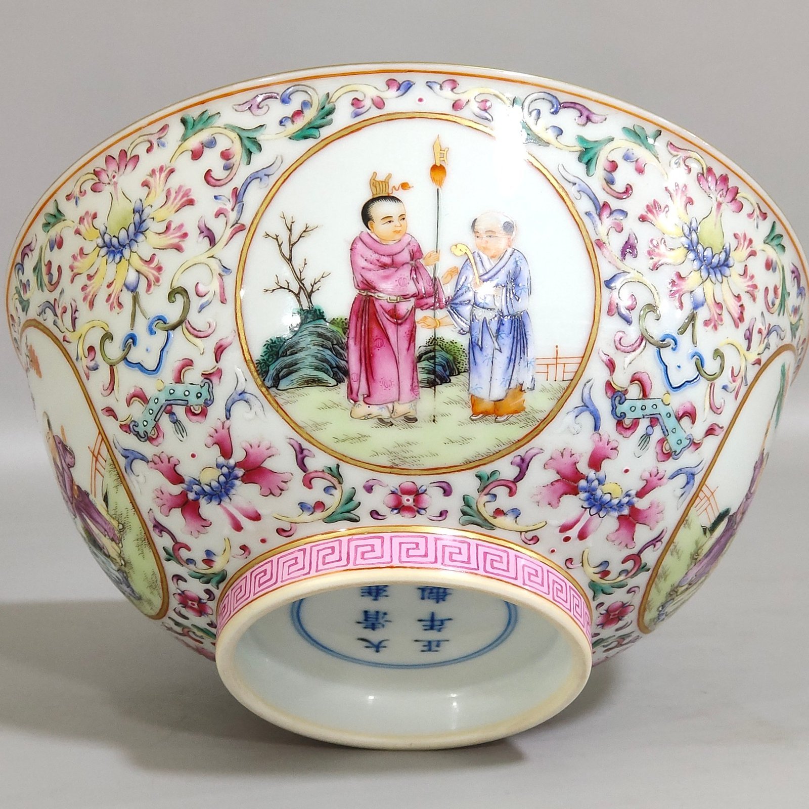 Qing Dynasty Yongzheng Fushou Continuously Opening Window Baby Playing Bowl