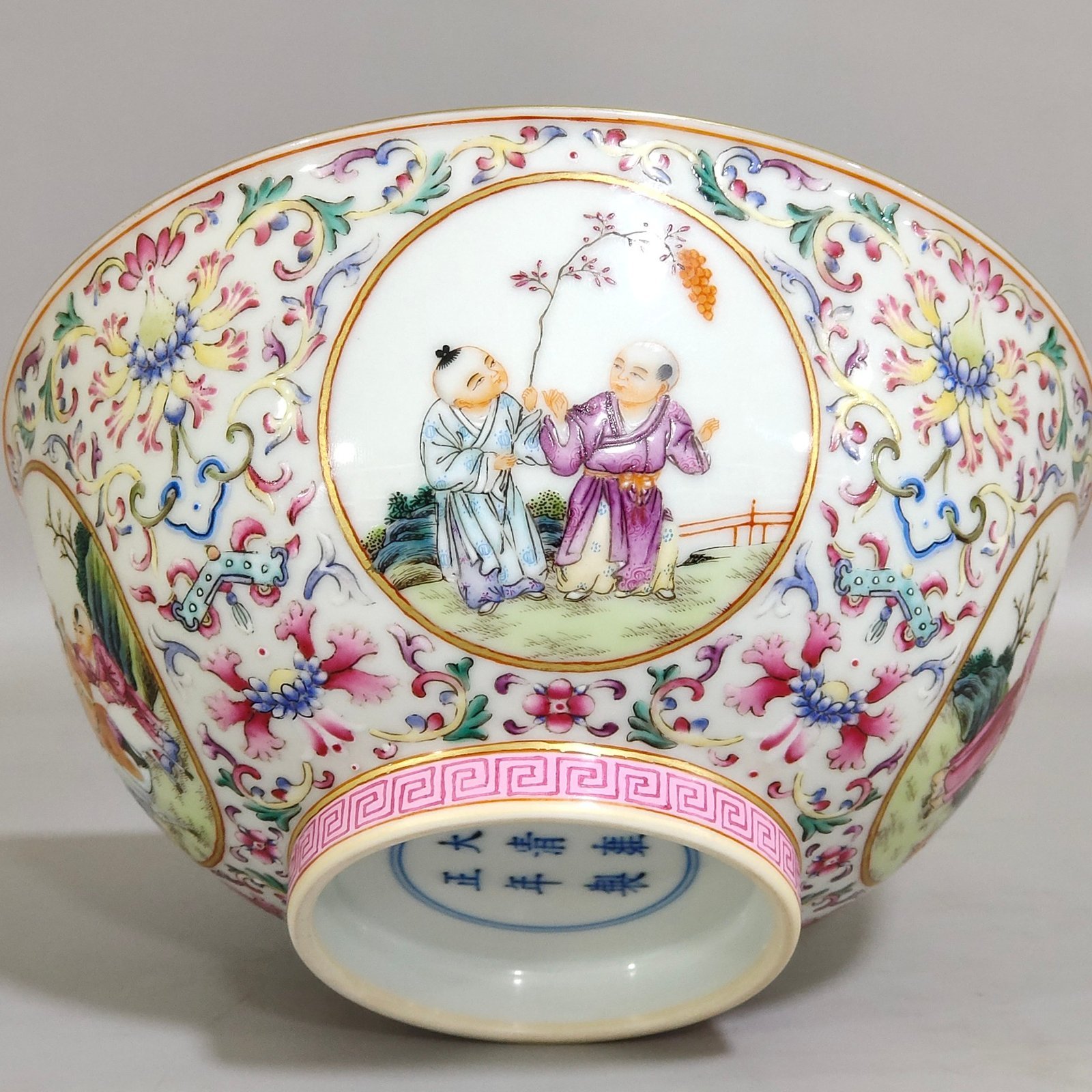 Qing Dynasty Yongzheng Fushou Continuously Opening Window Baby Playing Bowl